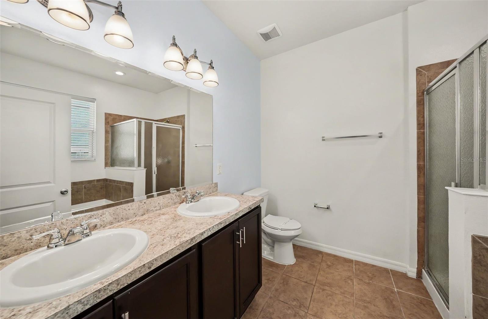 1102 CANYON OAKS DR