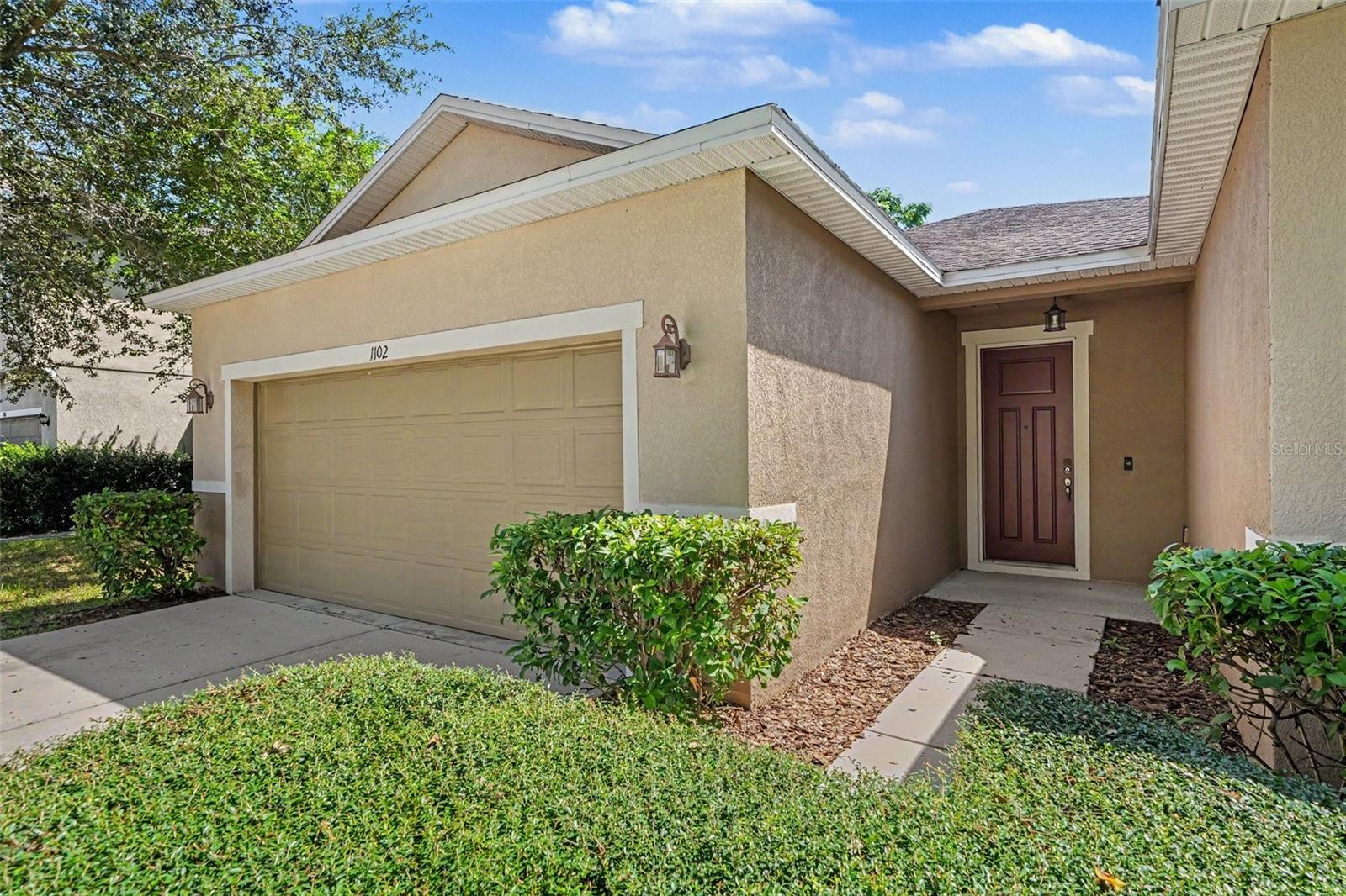 1102 CANYON OAKS DR