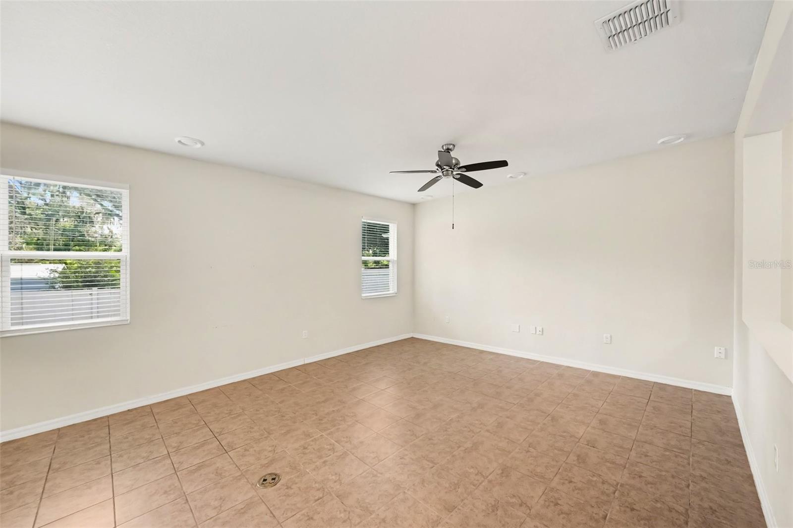 1102 CANYON OAKS DR