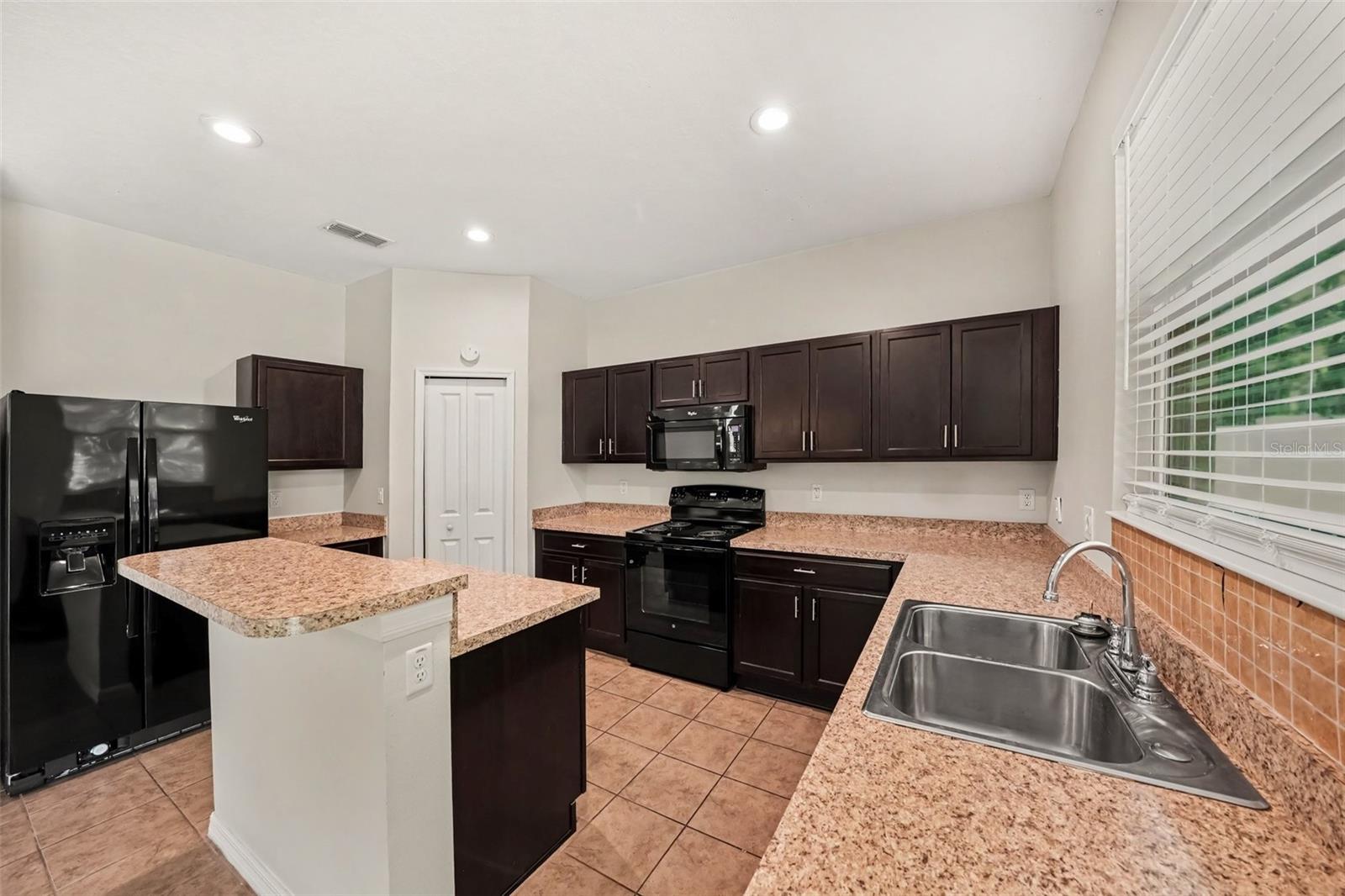 1102 CANYON OAKS DR