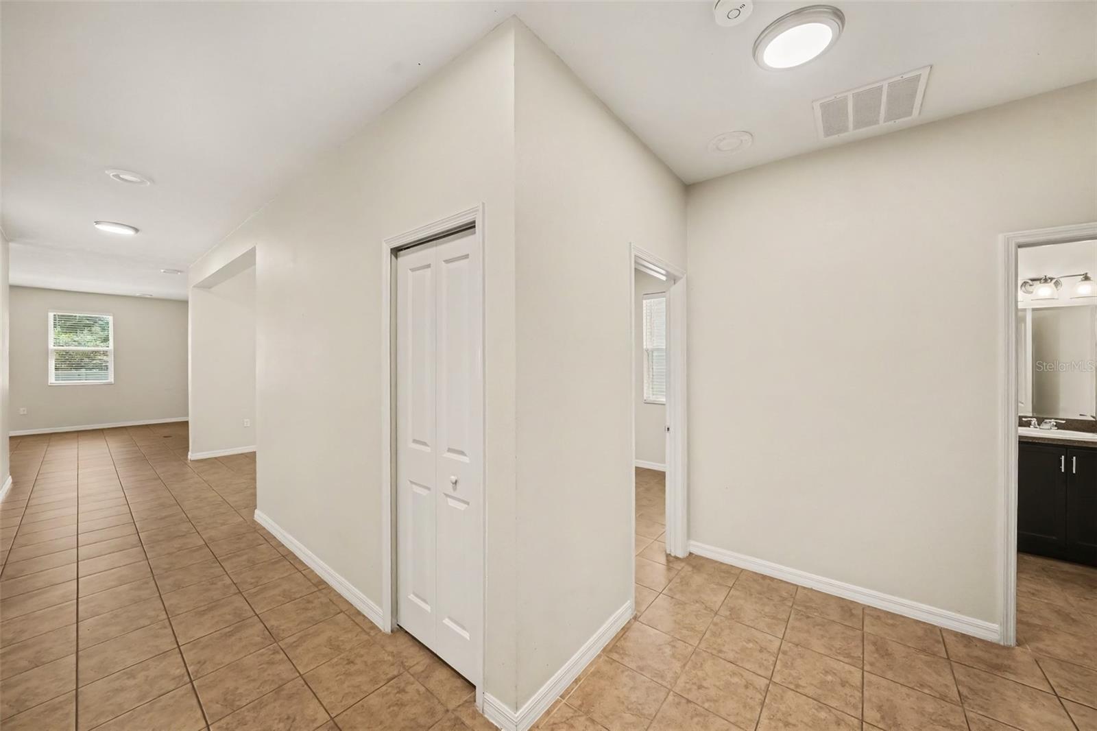 1102 CANYON OAKS DR