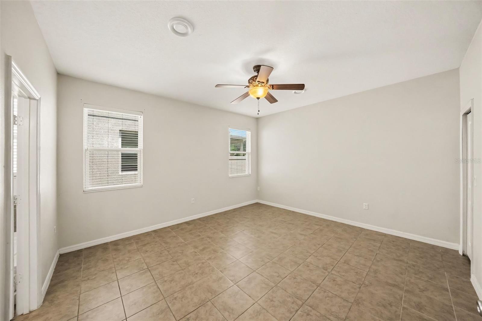 1102 CANYON OAKS DR