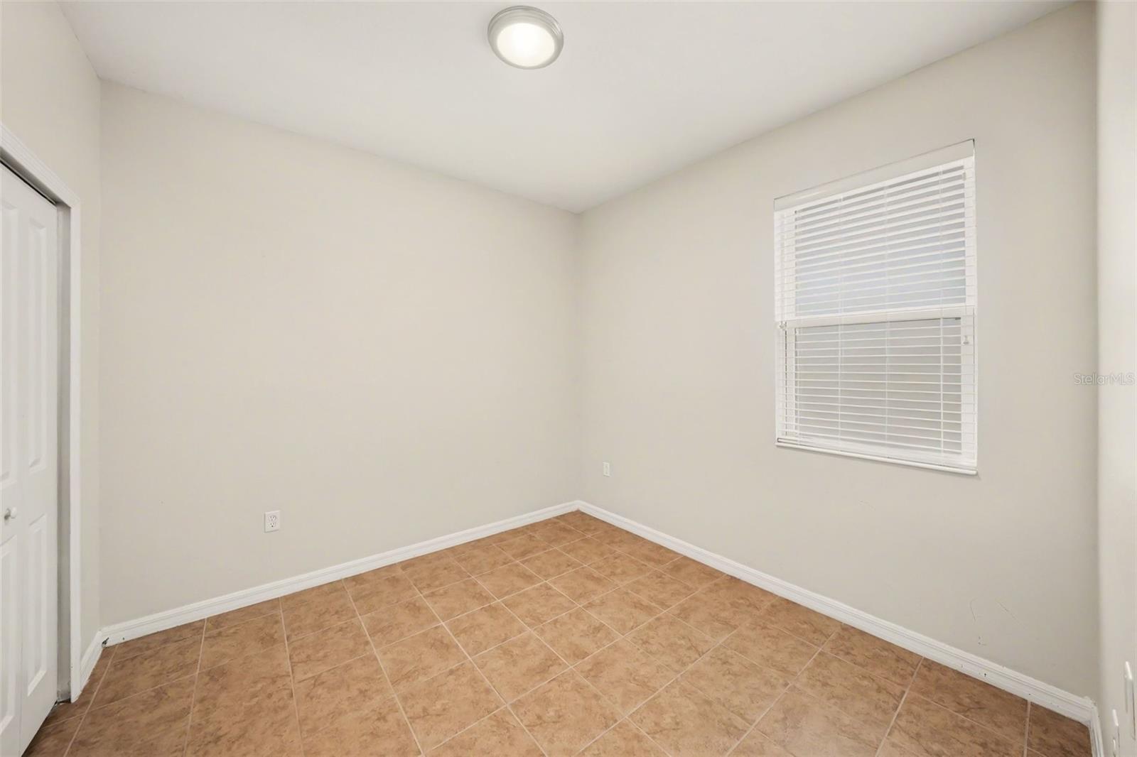 1102 CANYON OAKS DR