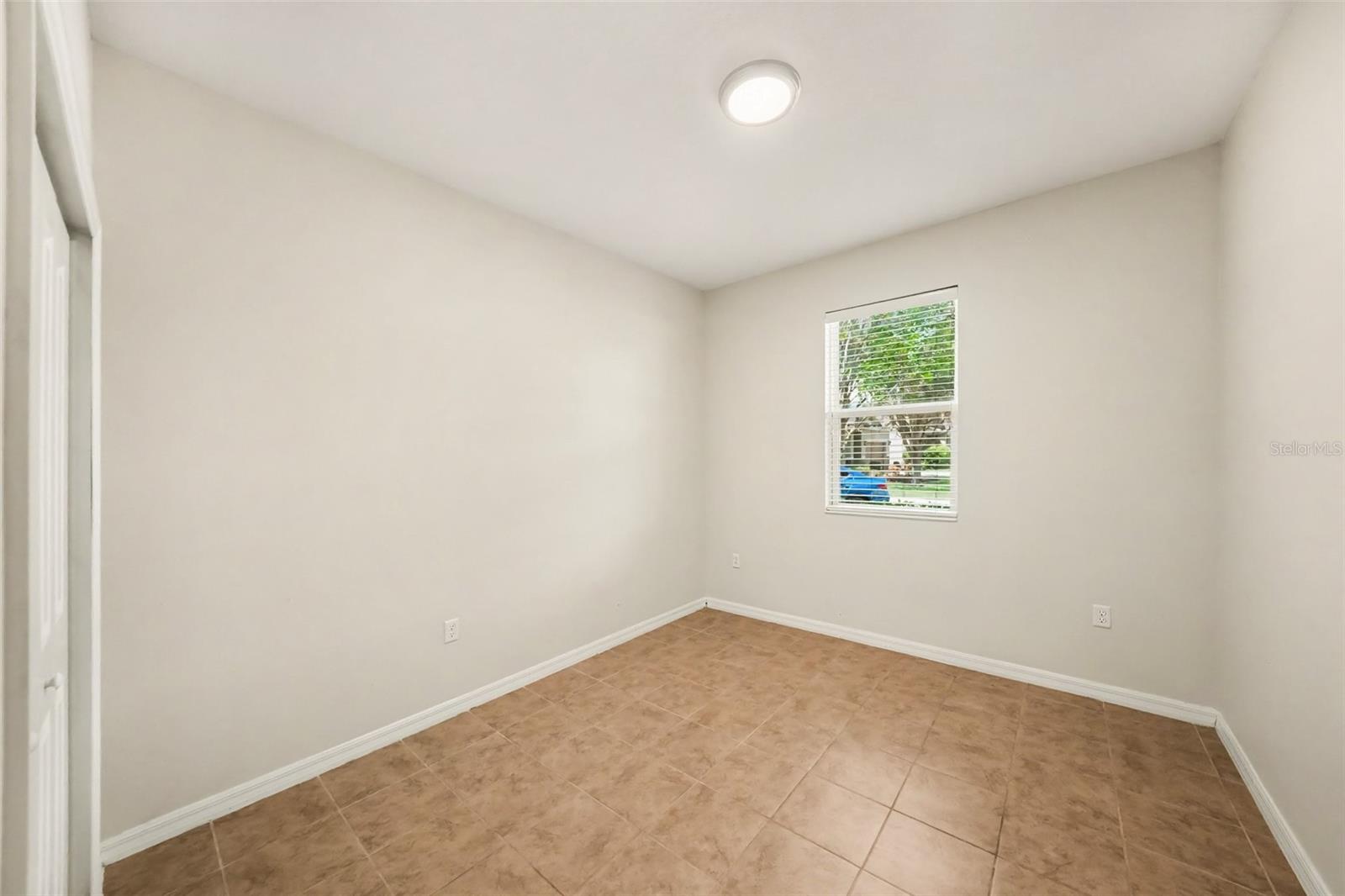 1102 CANYON OAKS DR