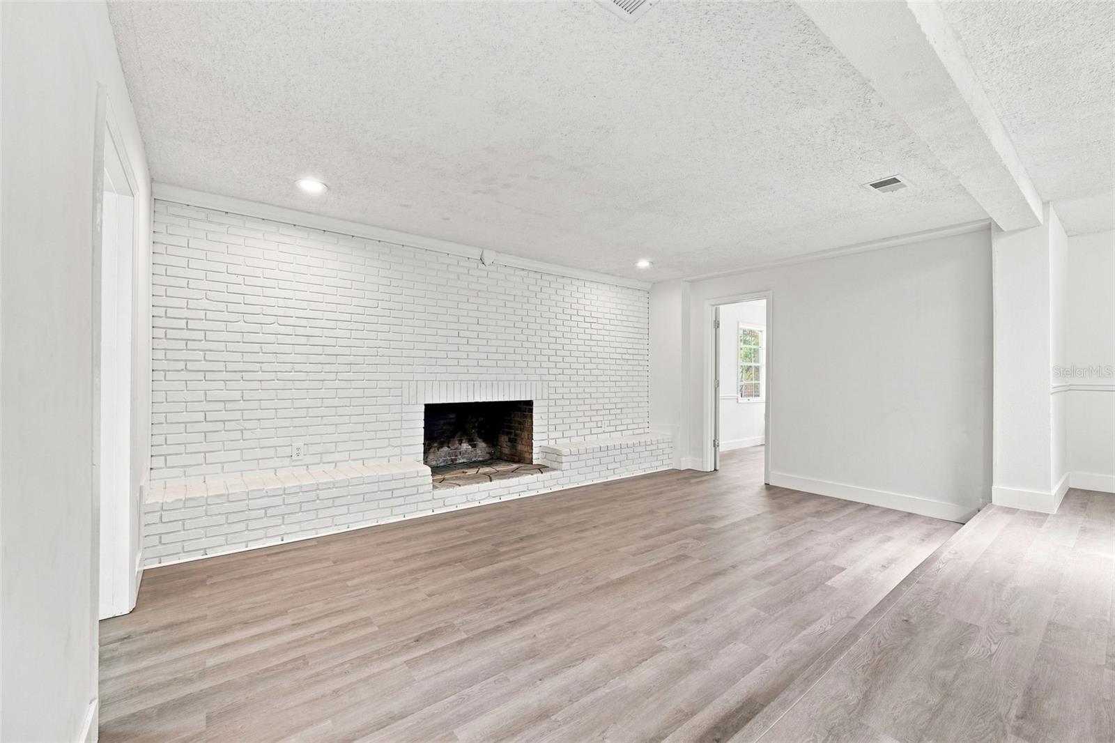11666 SEMINOLE DR