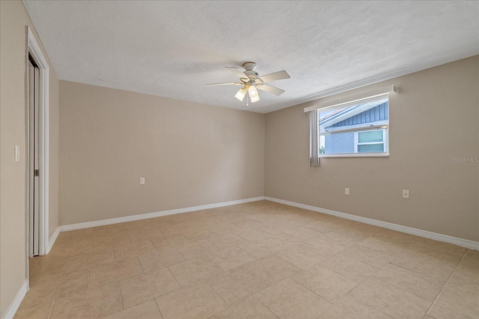 4933 SHELL STREAM BLVD