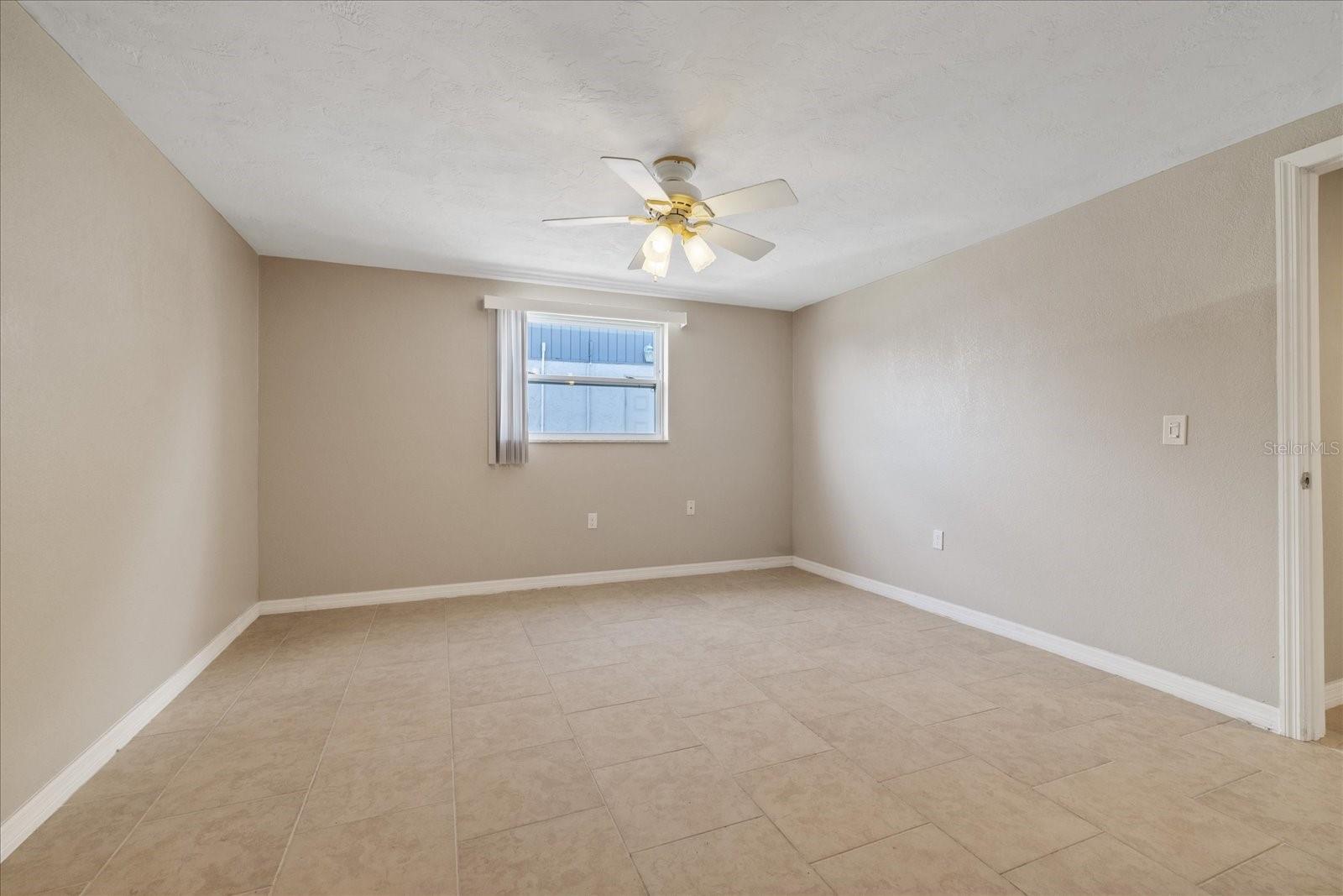 4933 SHELL STREAM BLVD
