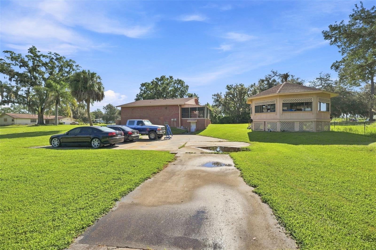 28850 LINDENHURST DR