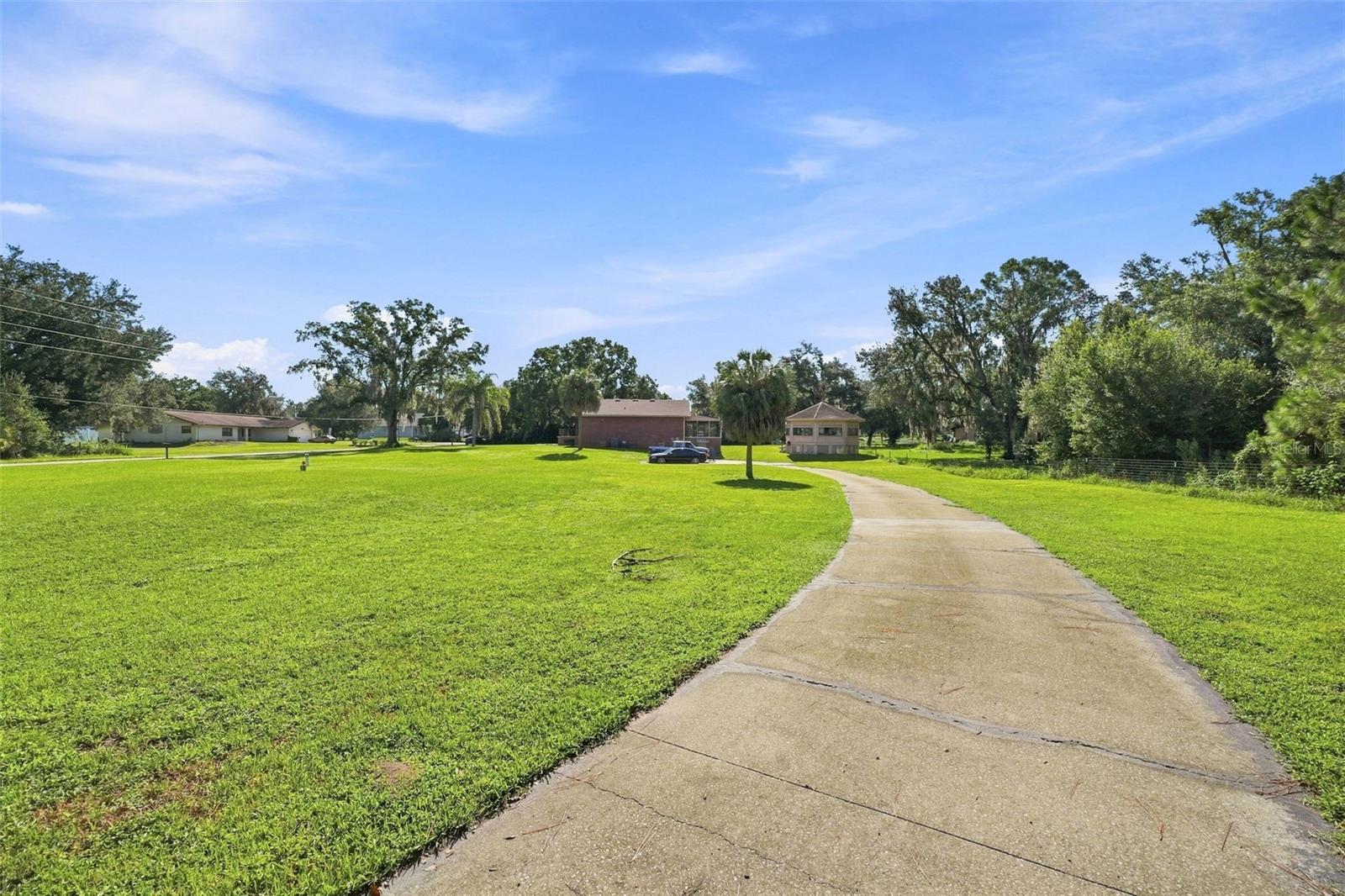 28850 LINDENHURST DR