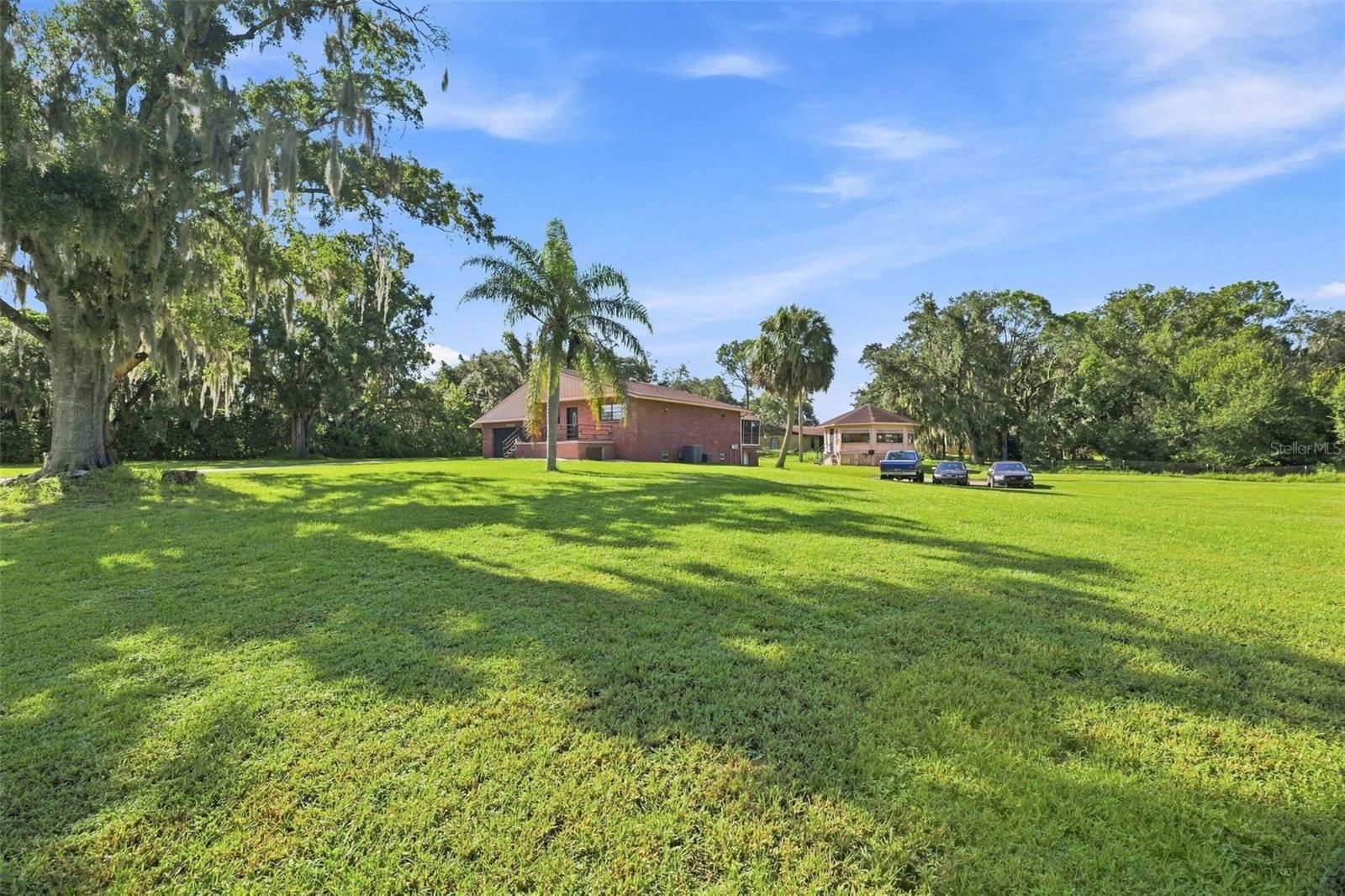 28850 LINDENHURST DR
