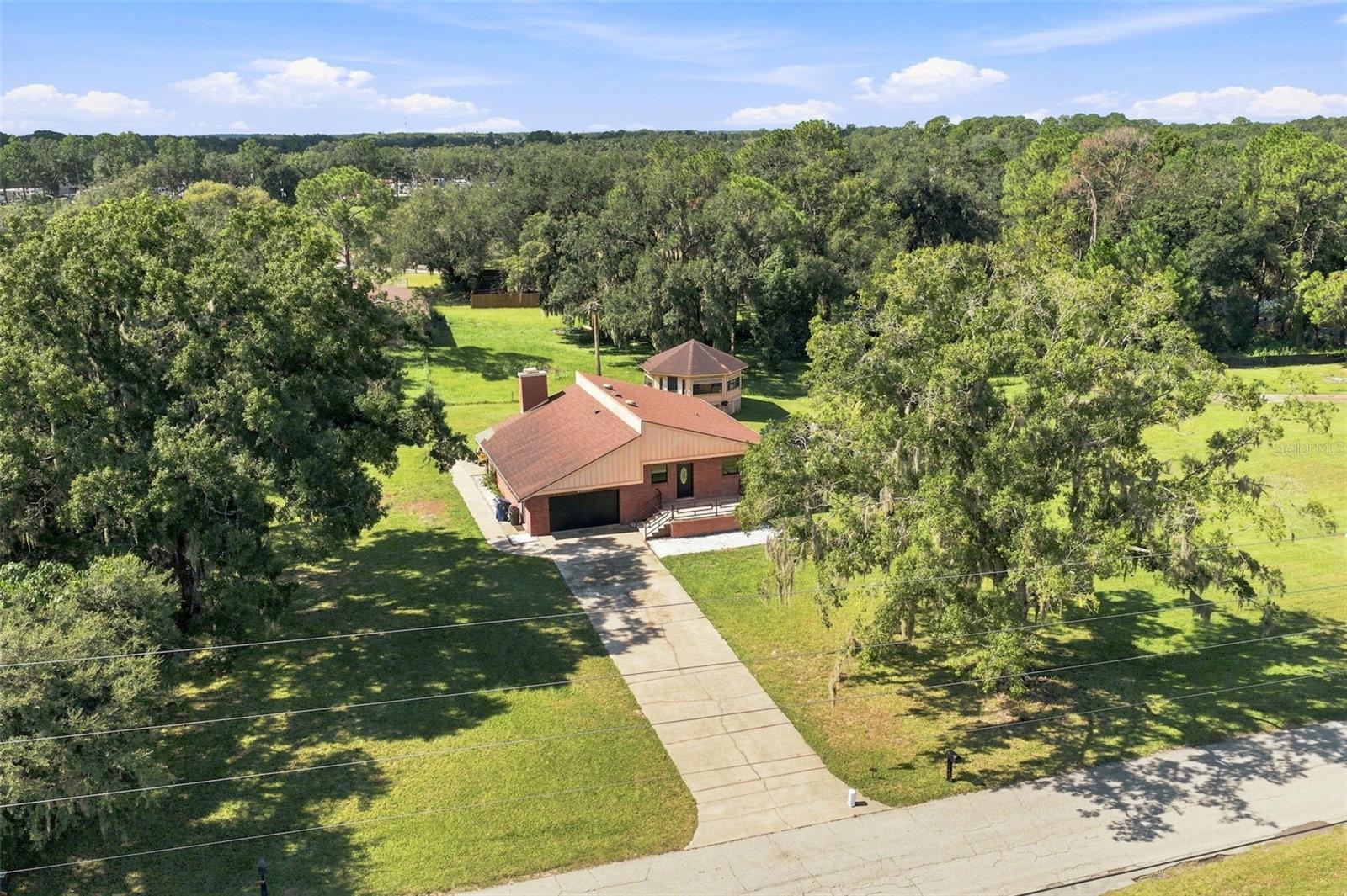 28850 LINDENHURST DR