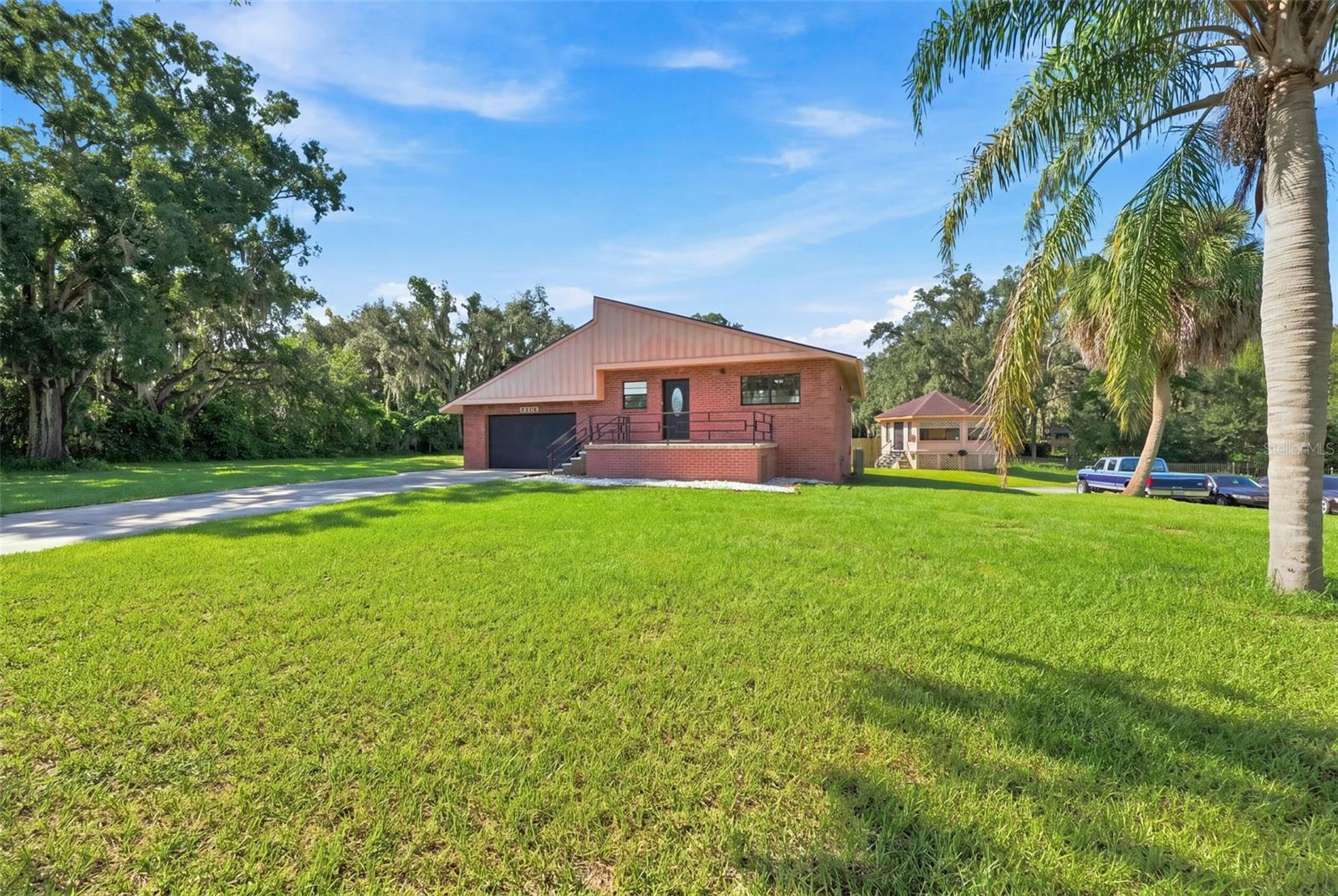 28850 LINDENHURST DR
