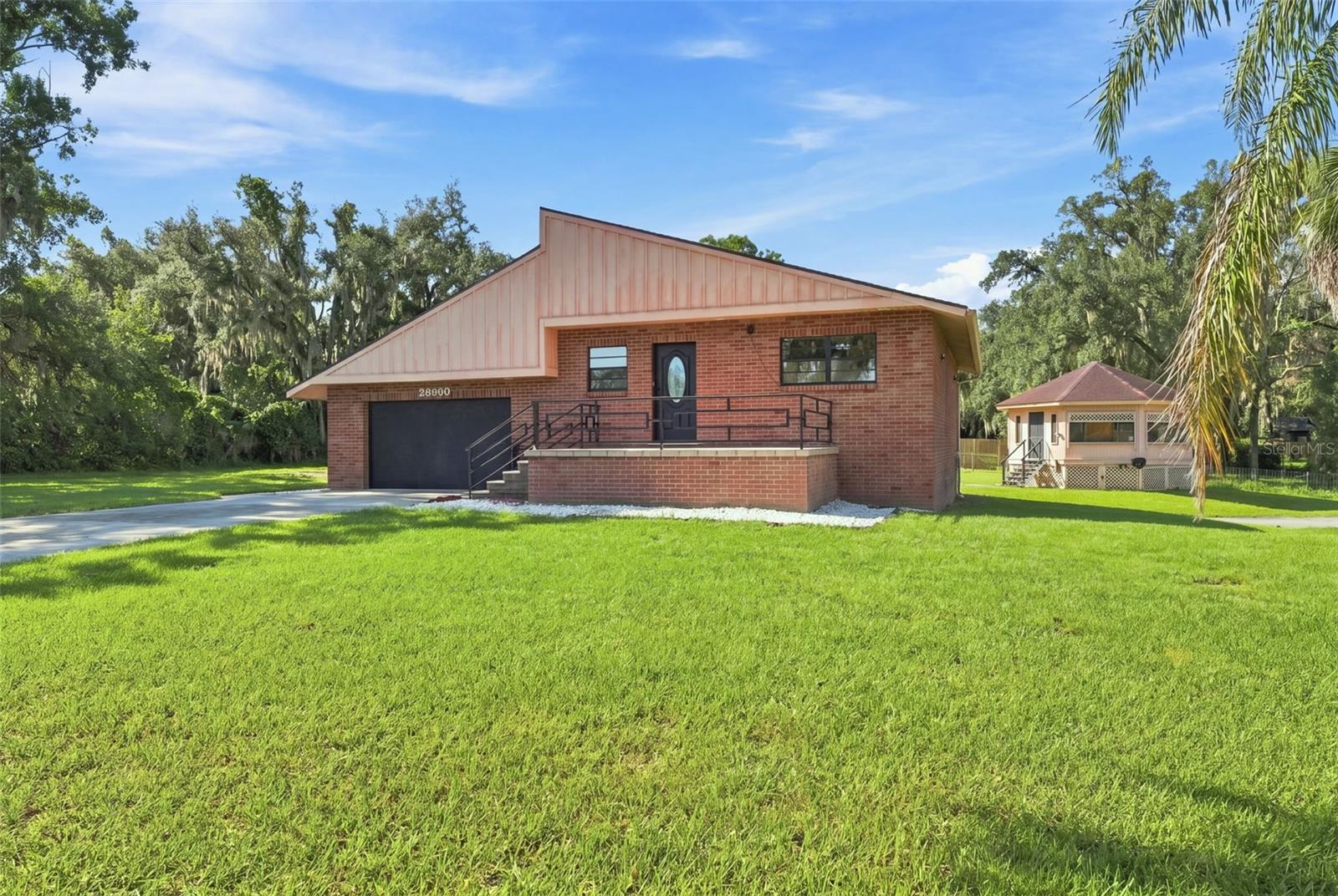 28850 LINDENHURST DR