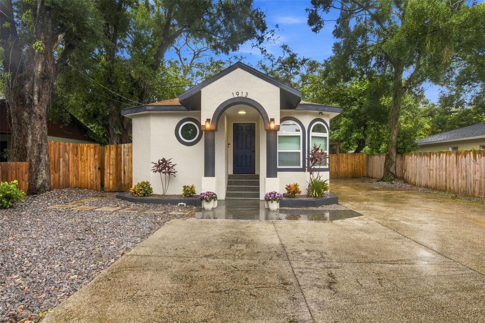 1913 E Hanna Ave, Tampa