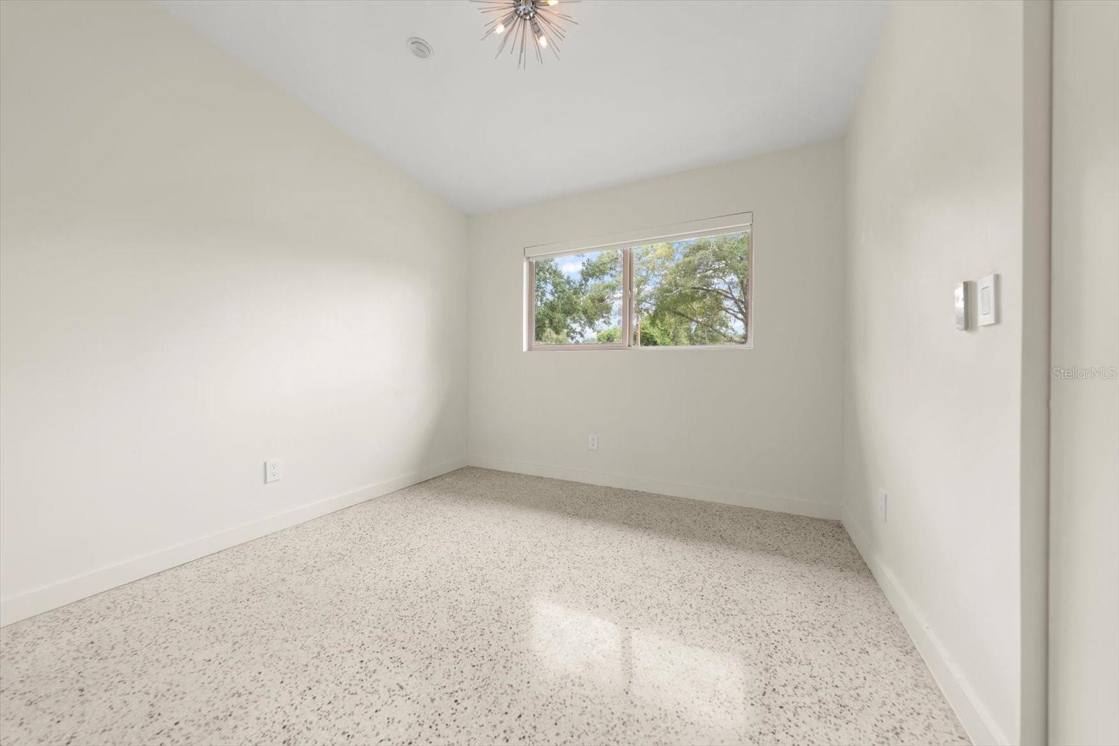 533 BROXBURN AVE