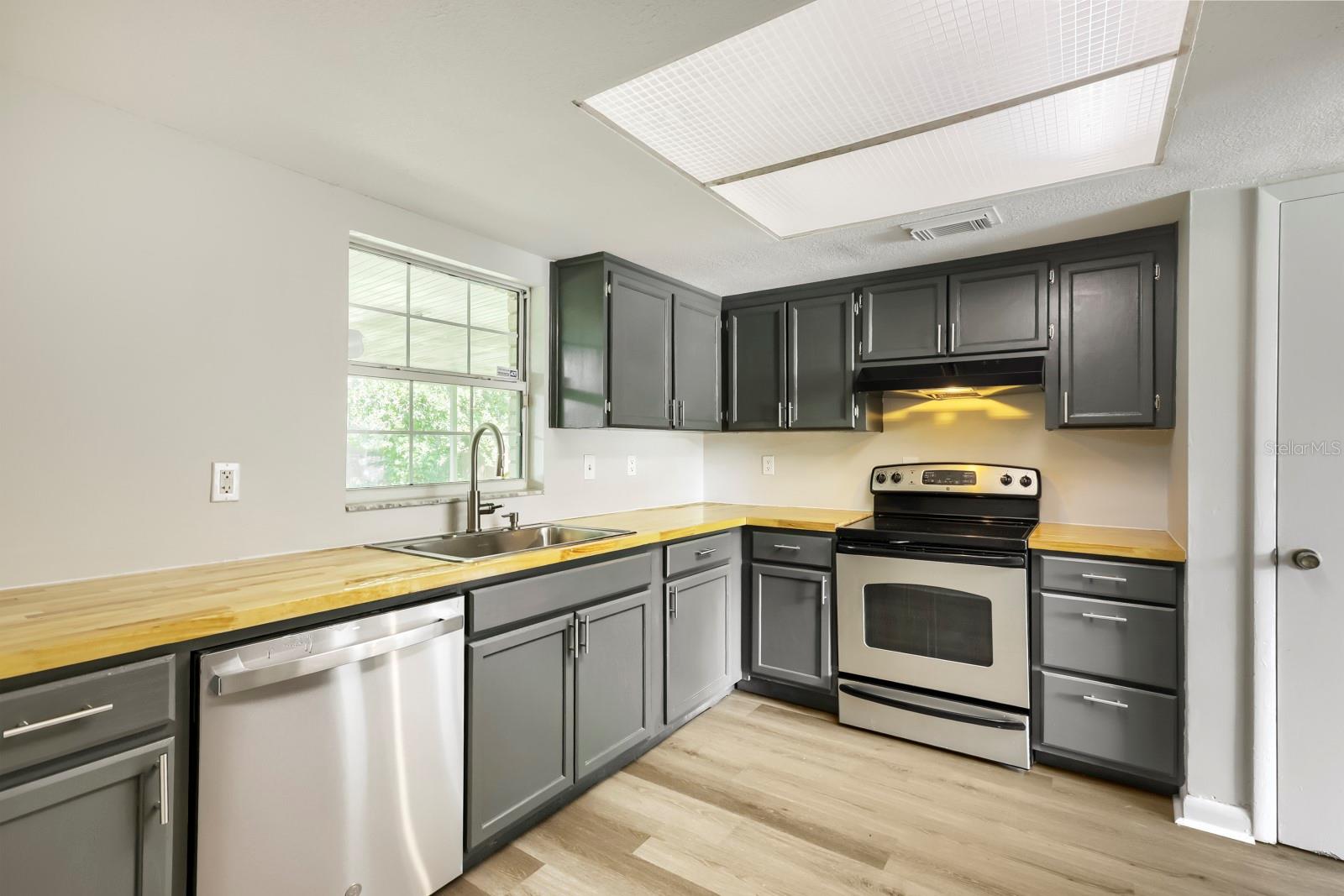 1418 OAK VALLEY DR