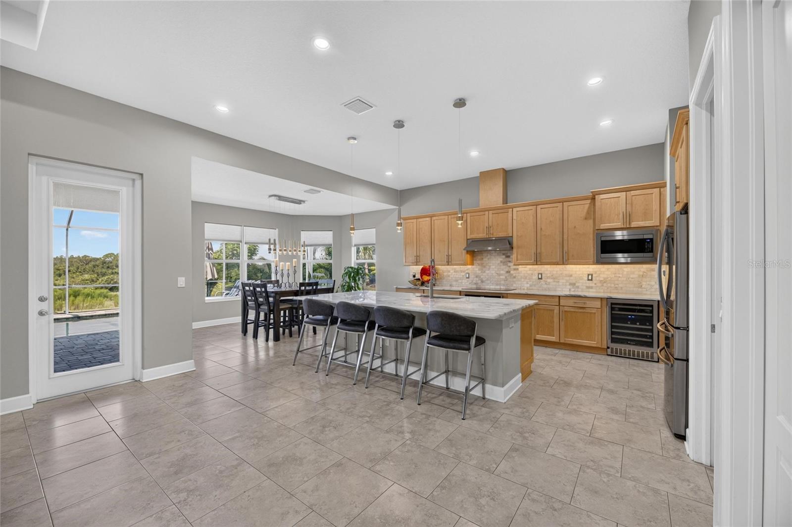 5218 LAKE VENICE DR