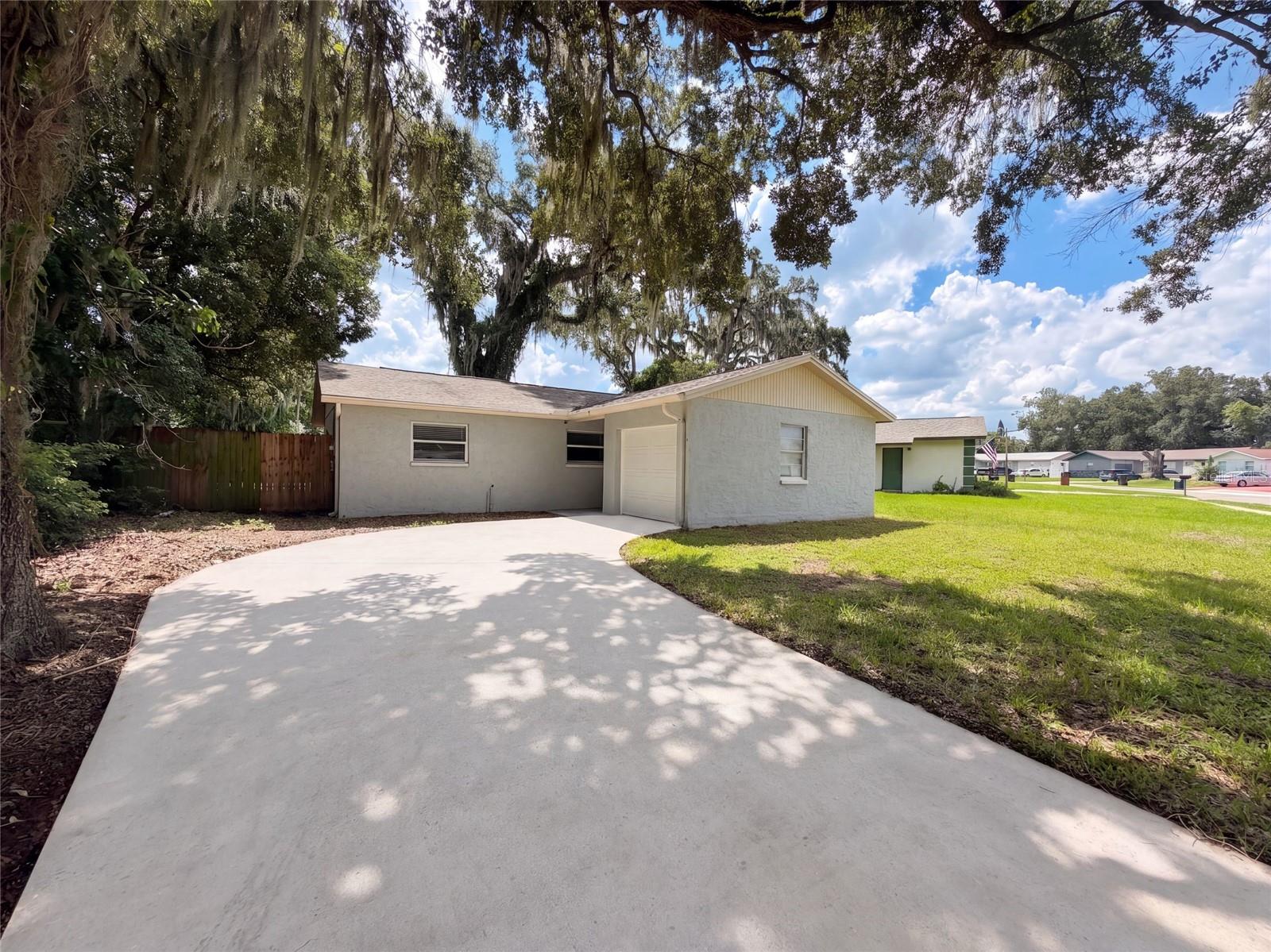 121 Inwood Cir, Brandon