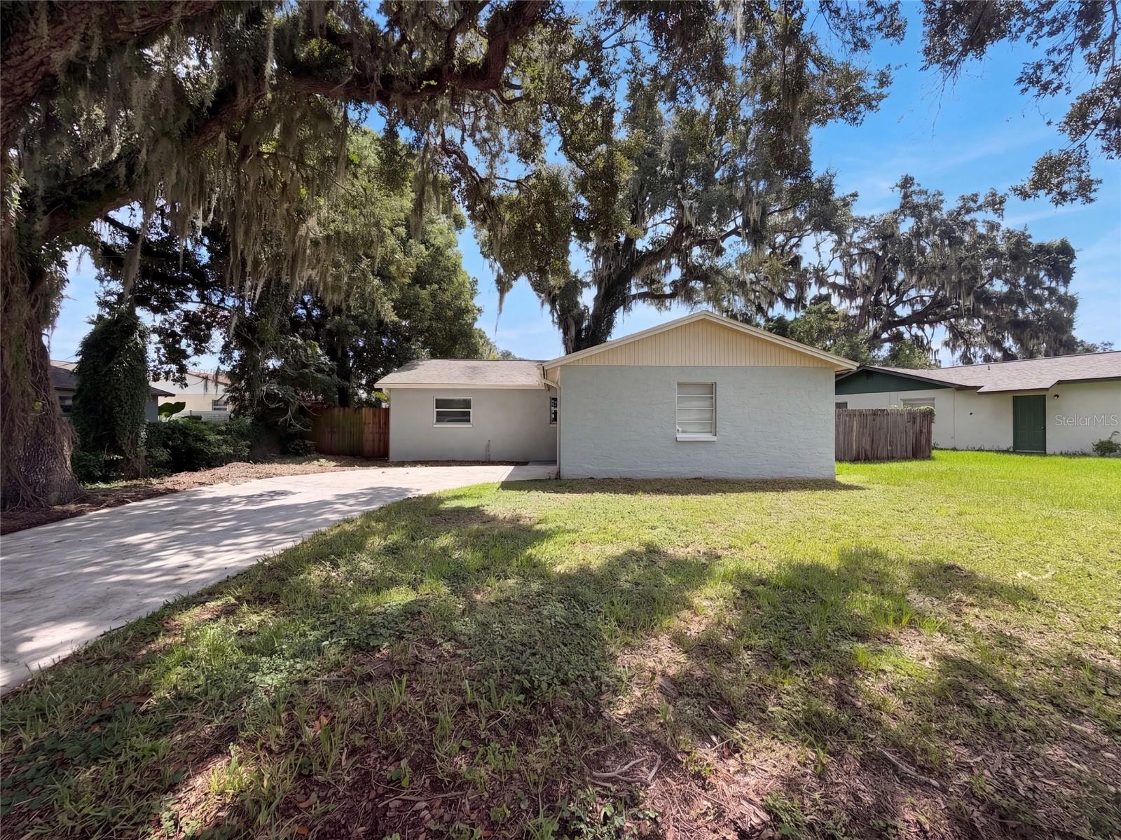 121 INWOOD CIR