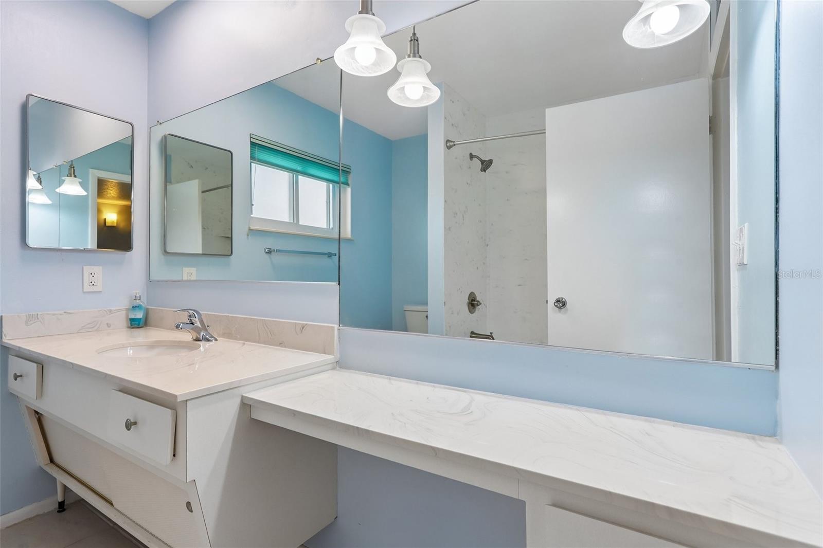 1001 LA JOLLA AVE