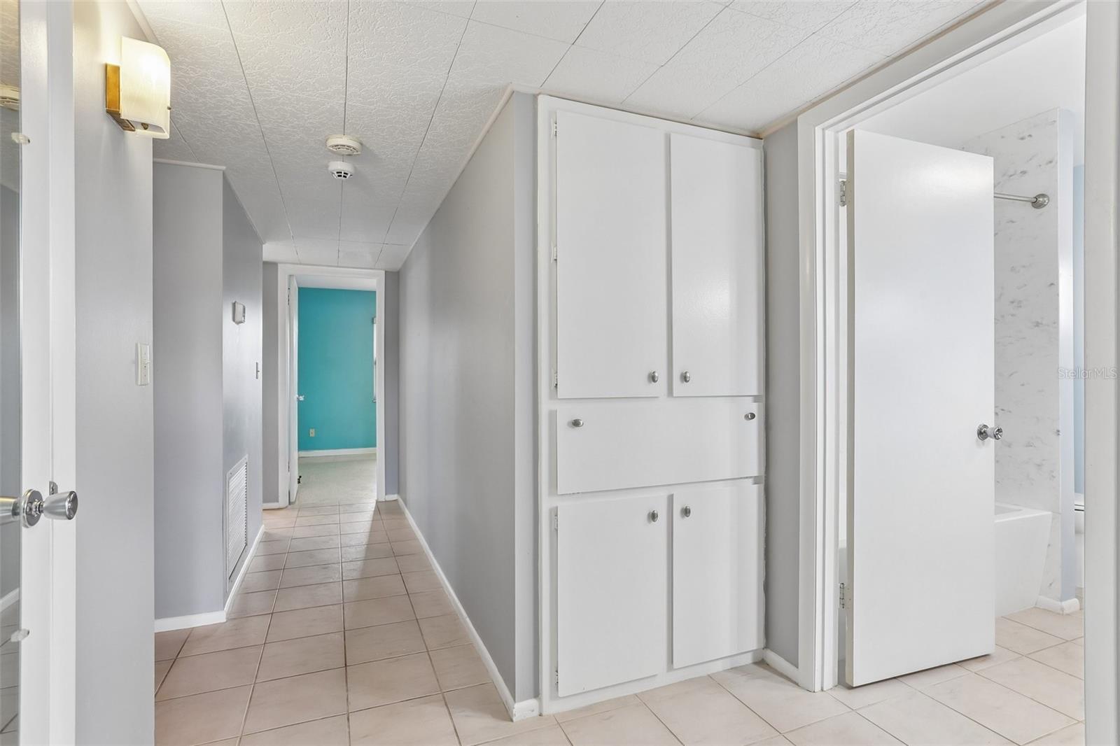 1001 LA JOLLA AVE