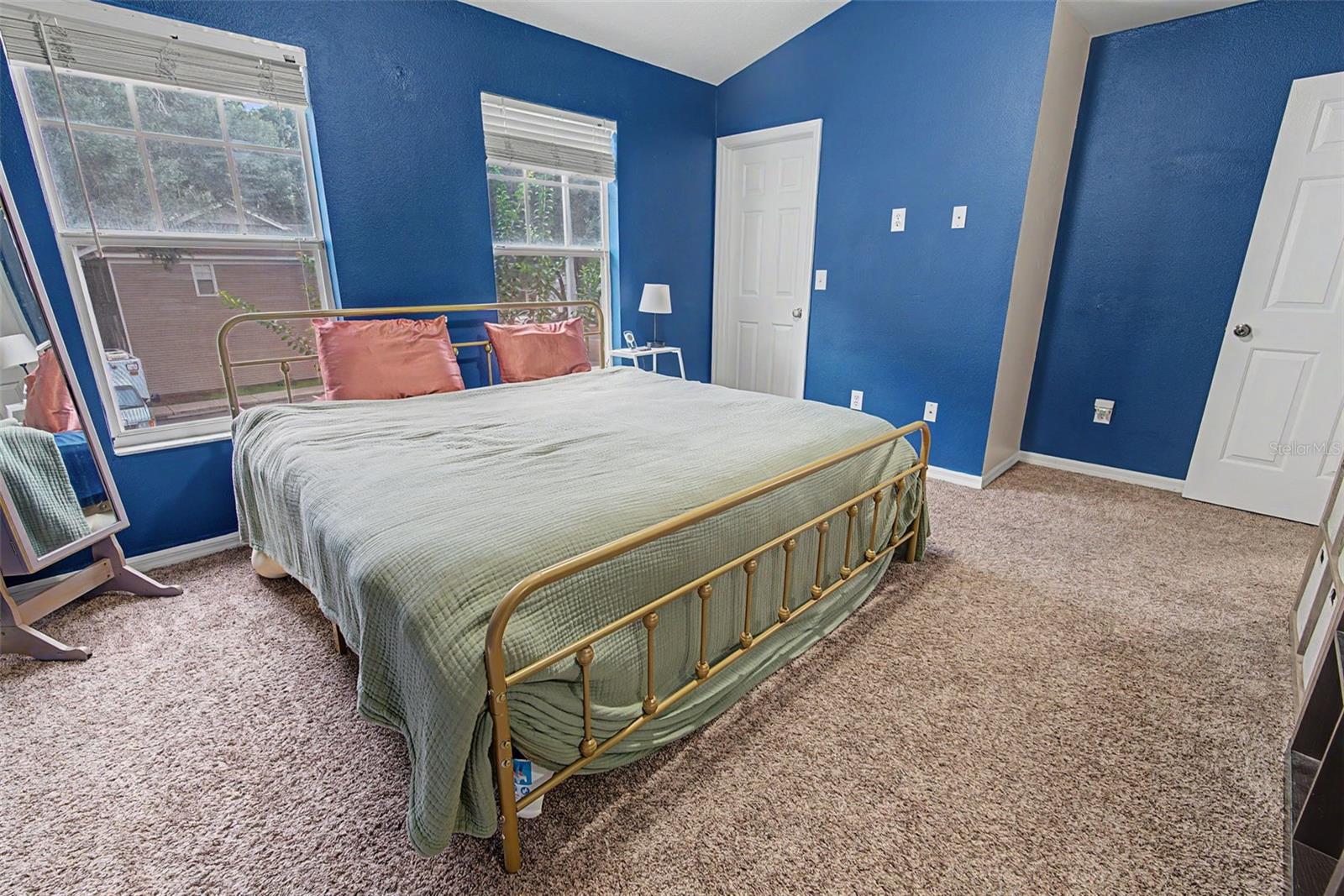 2214 GOLDEN OAK LN
