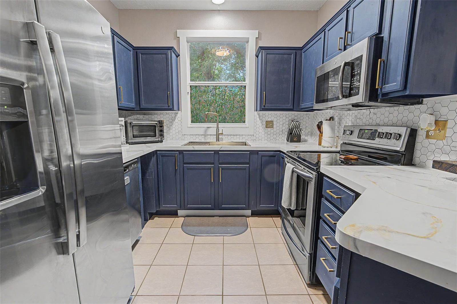 2214 GOLDEN OAK LN