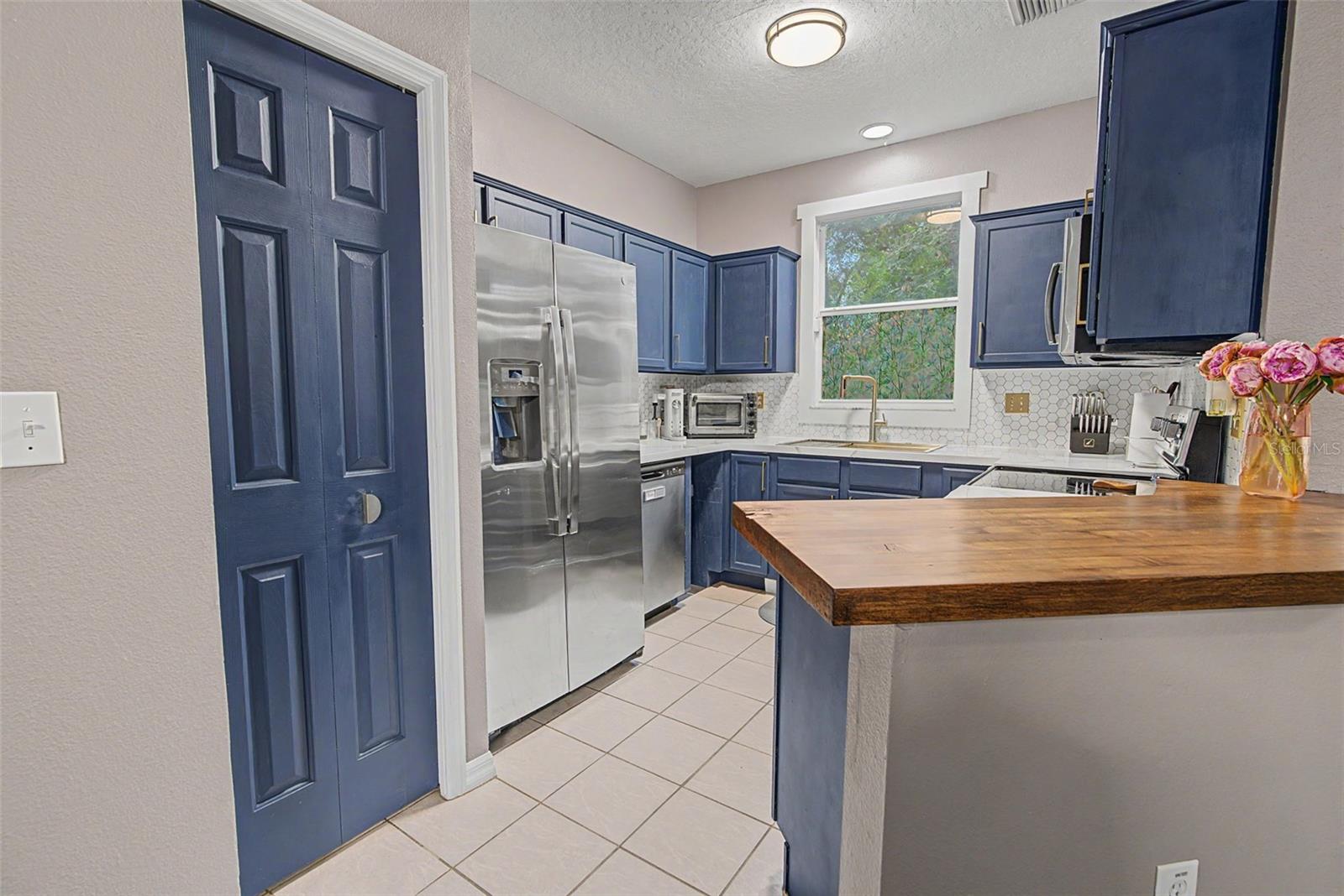 2214 GOLDEN OAK LN