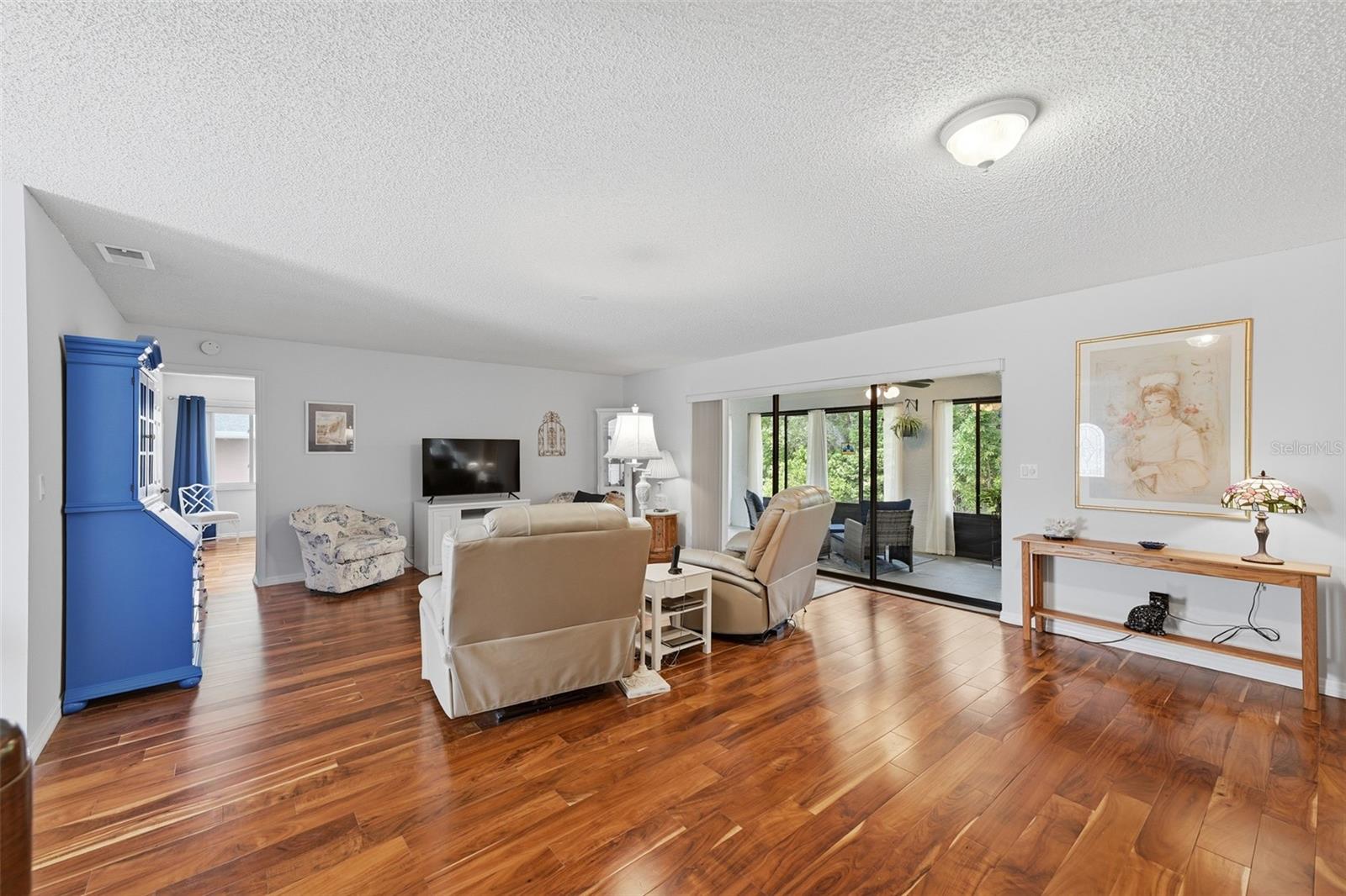 1803 NEW BEDFORD DR