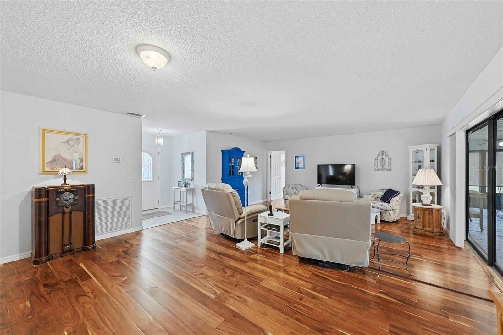 1803 NEW BEDFORD DR