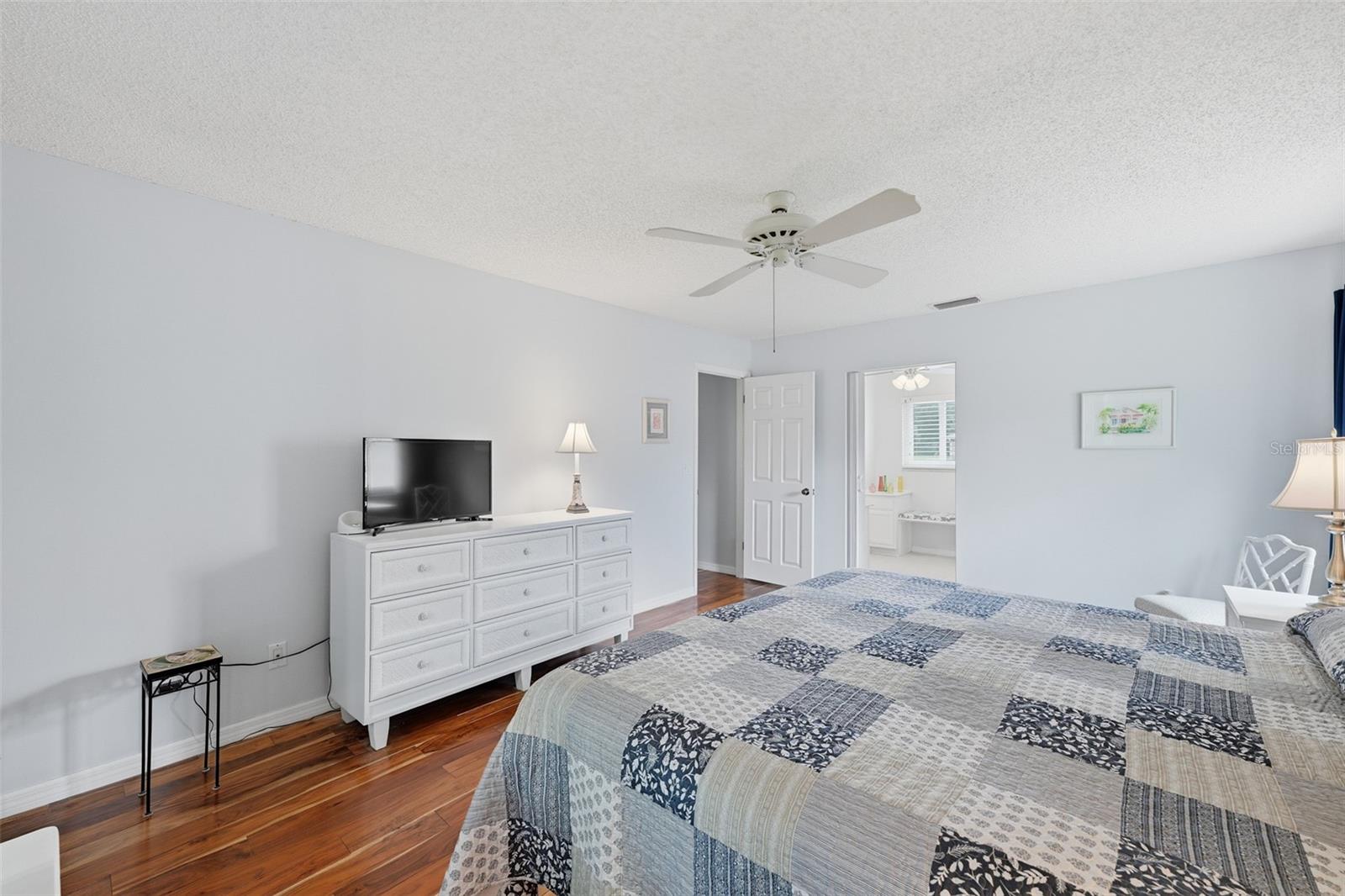 1803 NEW BEDFORD DR