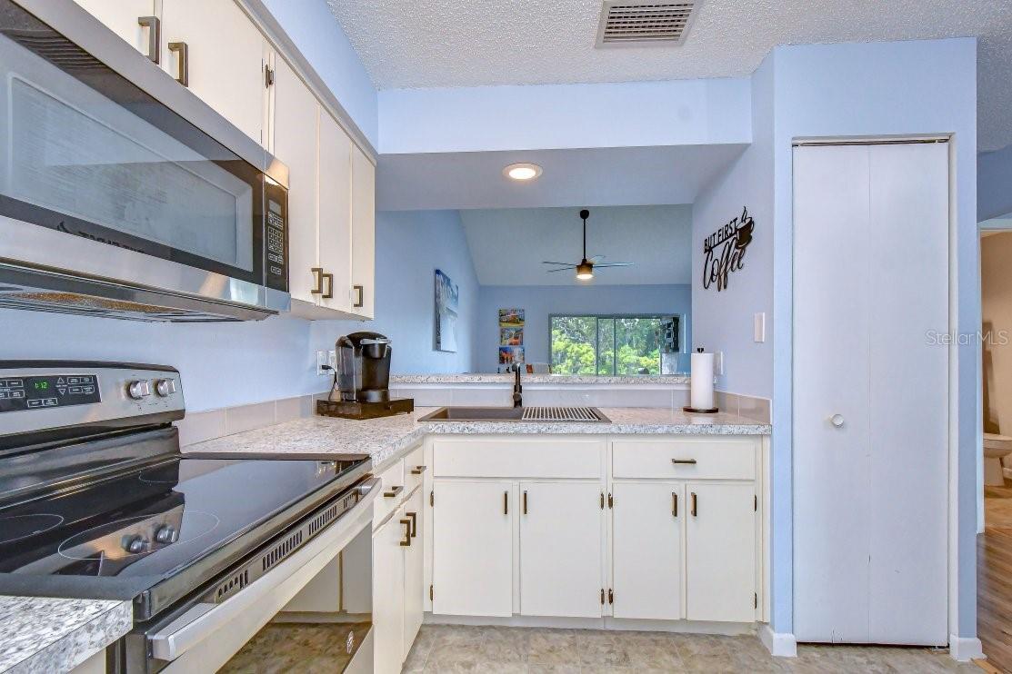4925 MYRTLE OAK DR #25