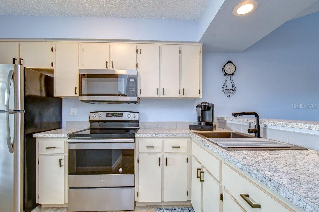 4925 MYRTLE OAK DR #25