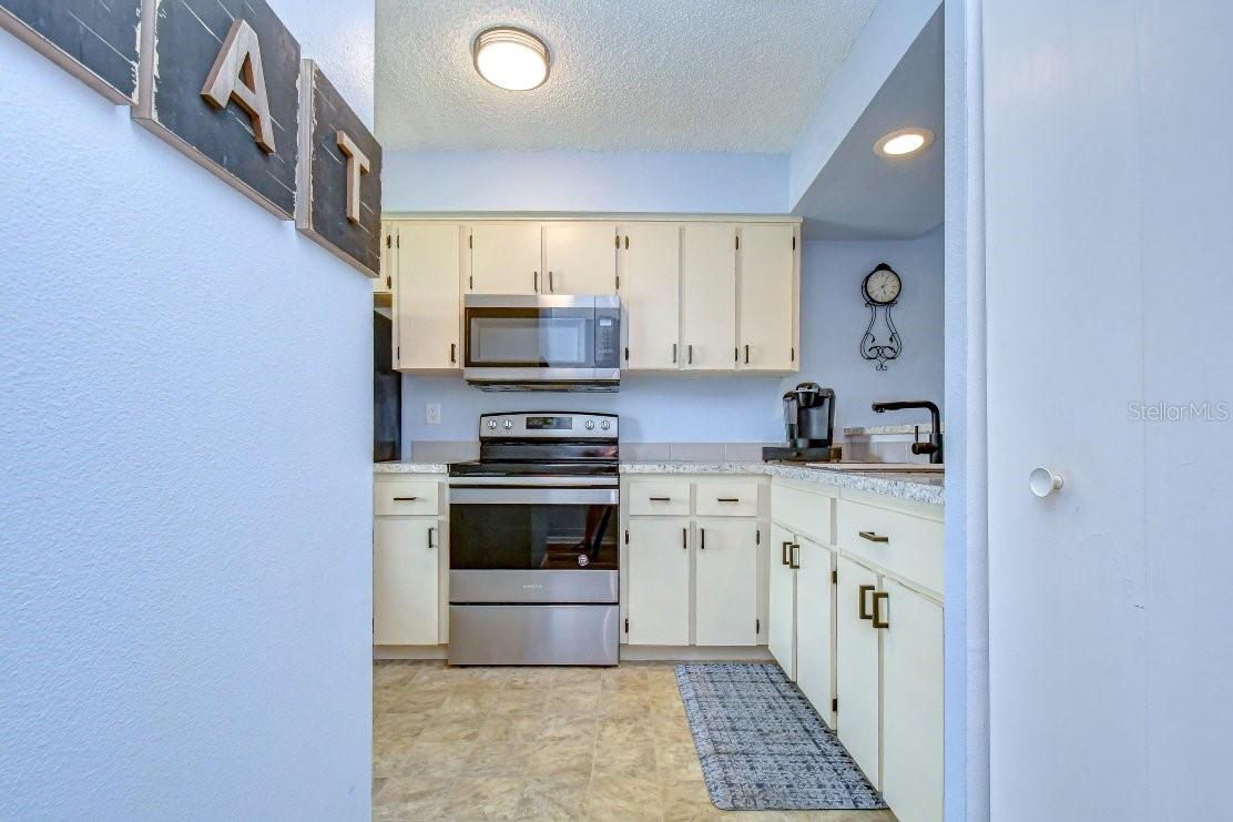 4925 MYRTLE OAK DR #25