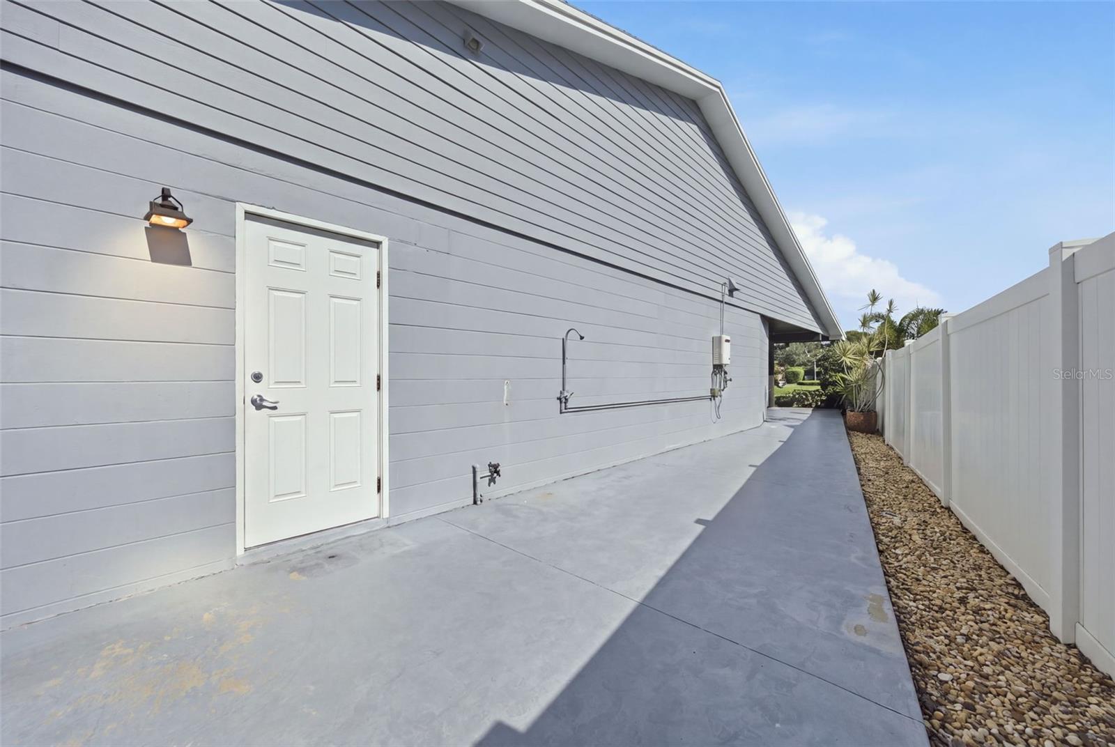 10715 CARROLLWOOD DR