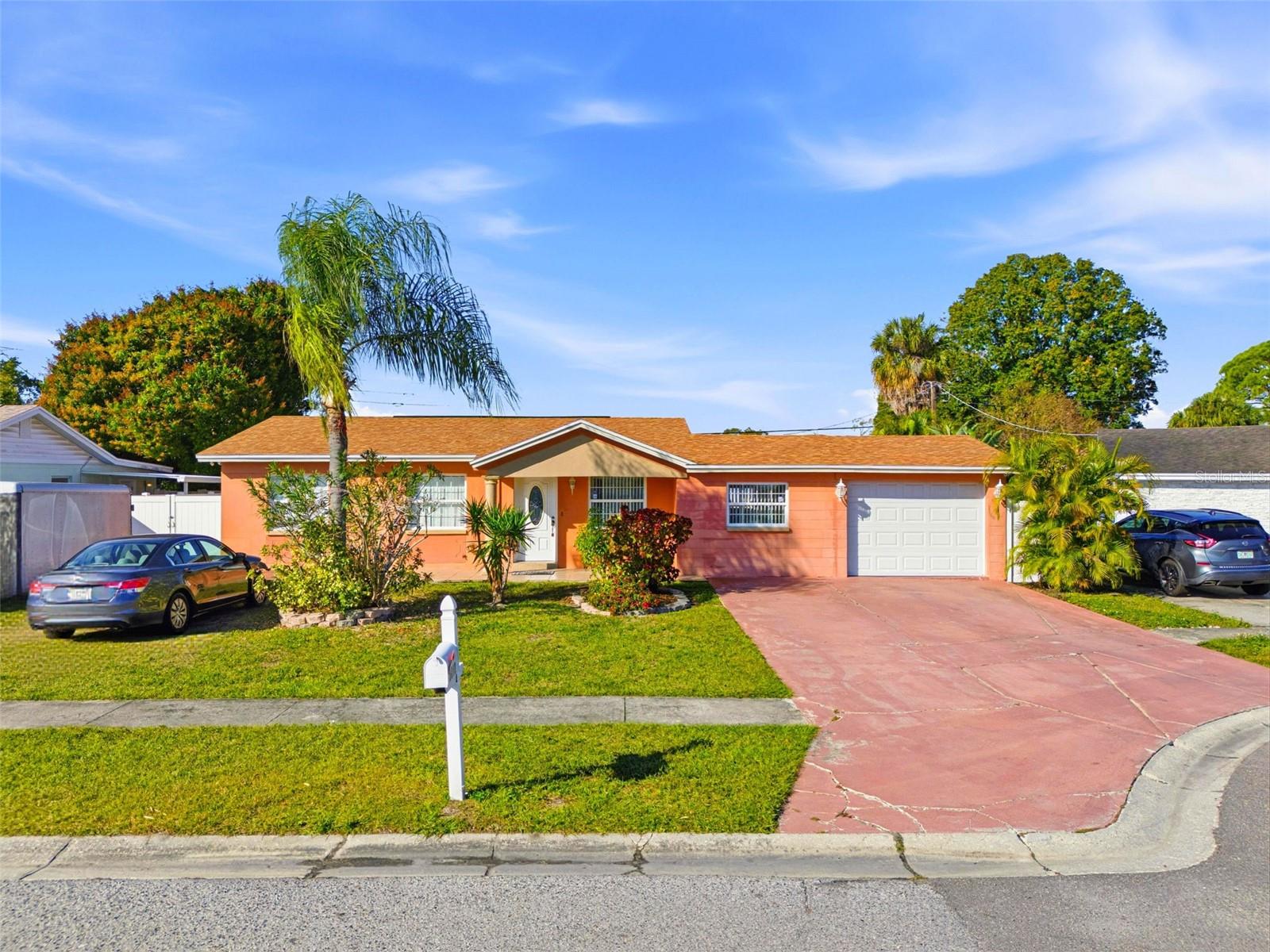 4914 HOLIDAY DR