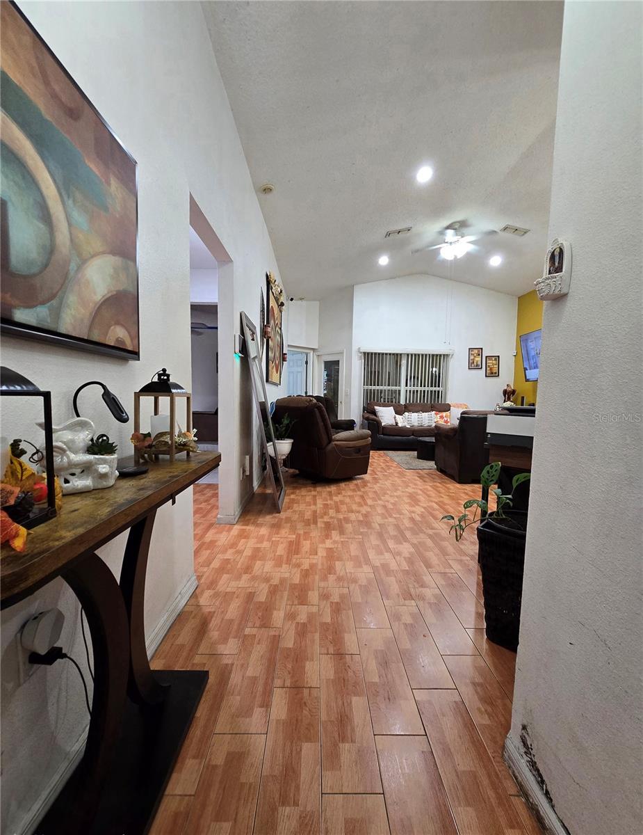 14926 LAURIE LN