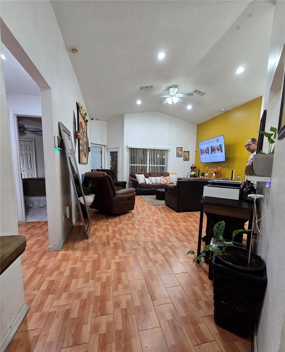 14926 LAURIE LN