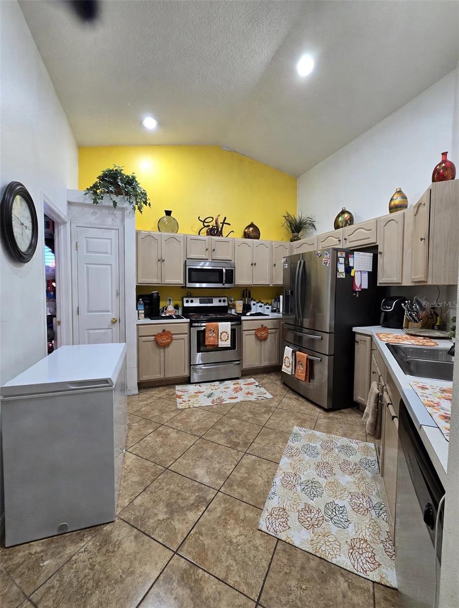 14926 LAURIE LN