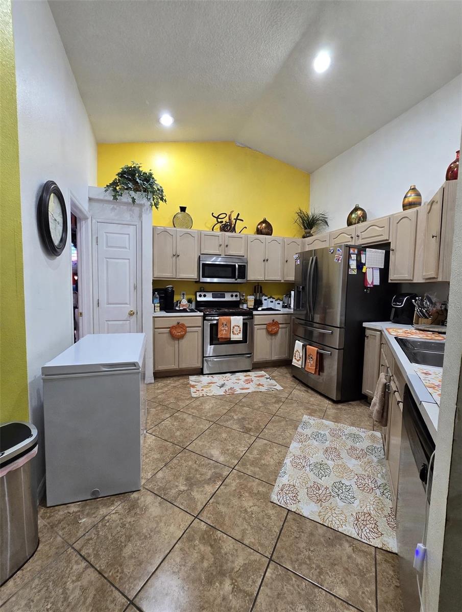 14926 LAURIE LN