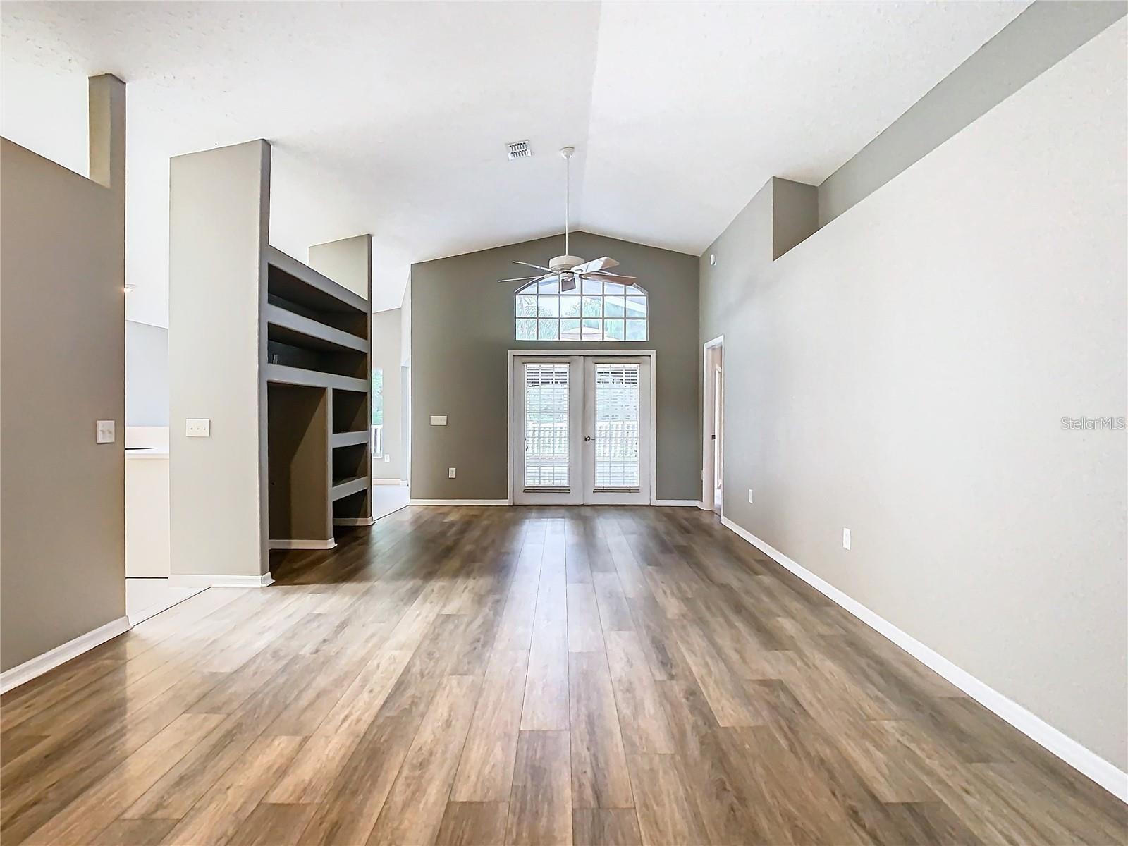 7823 FLORADORA DR