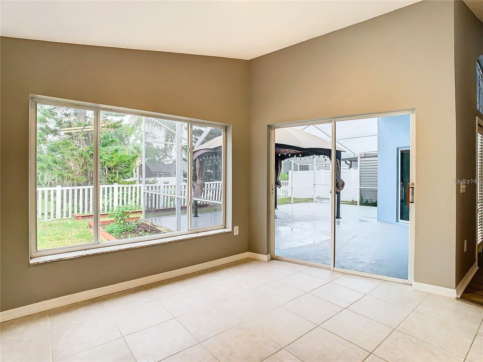 7823 FLORADORA DR