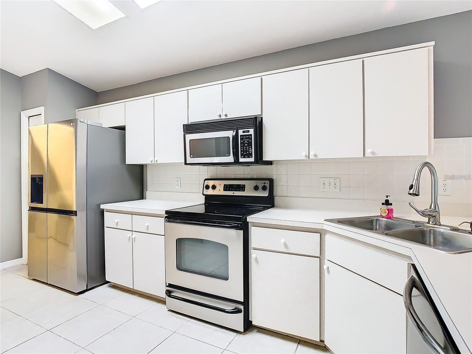 7823 FLORADORA DR