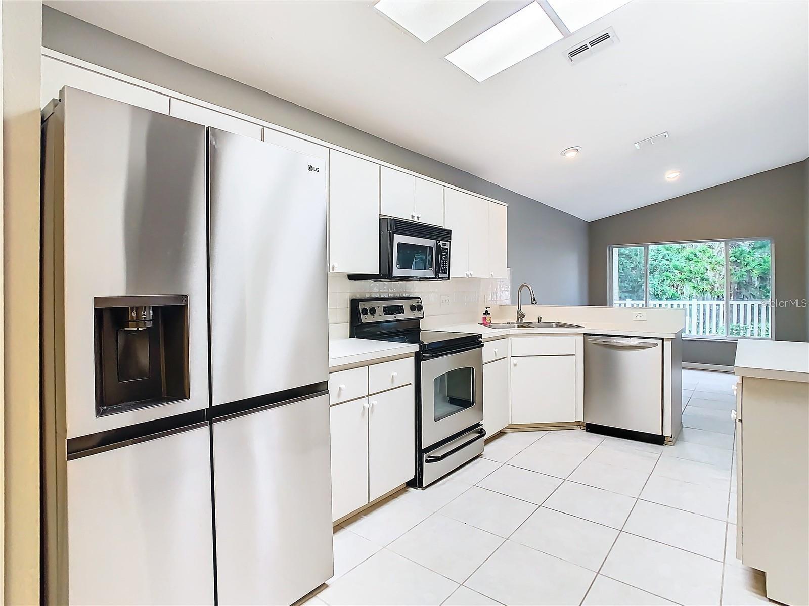 7823 FLORADORA DR