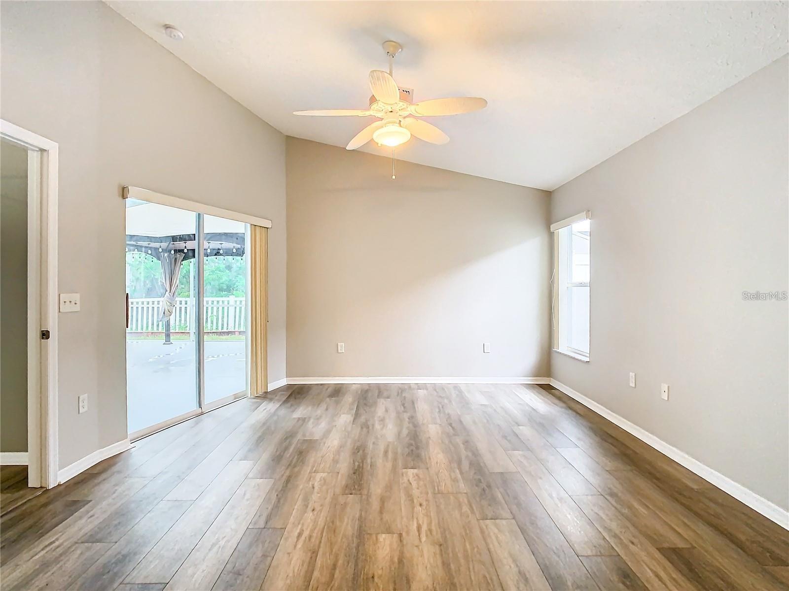 7823 FLORADORA DR