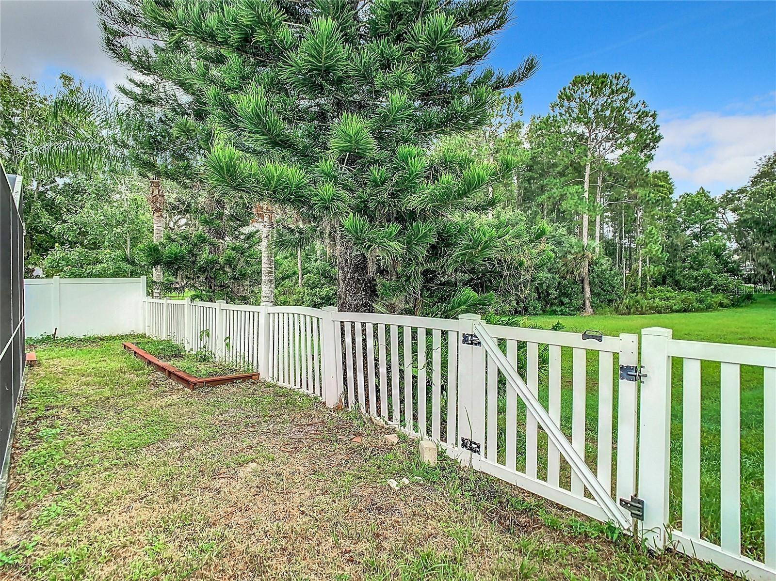 7823 FLORADORA DR