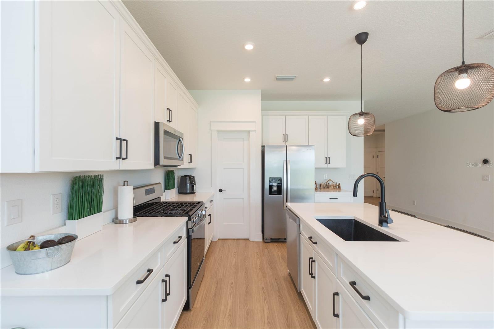 7122 ESTERO CT