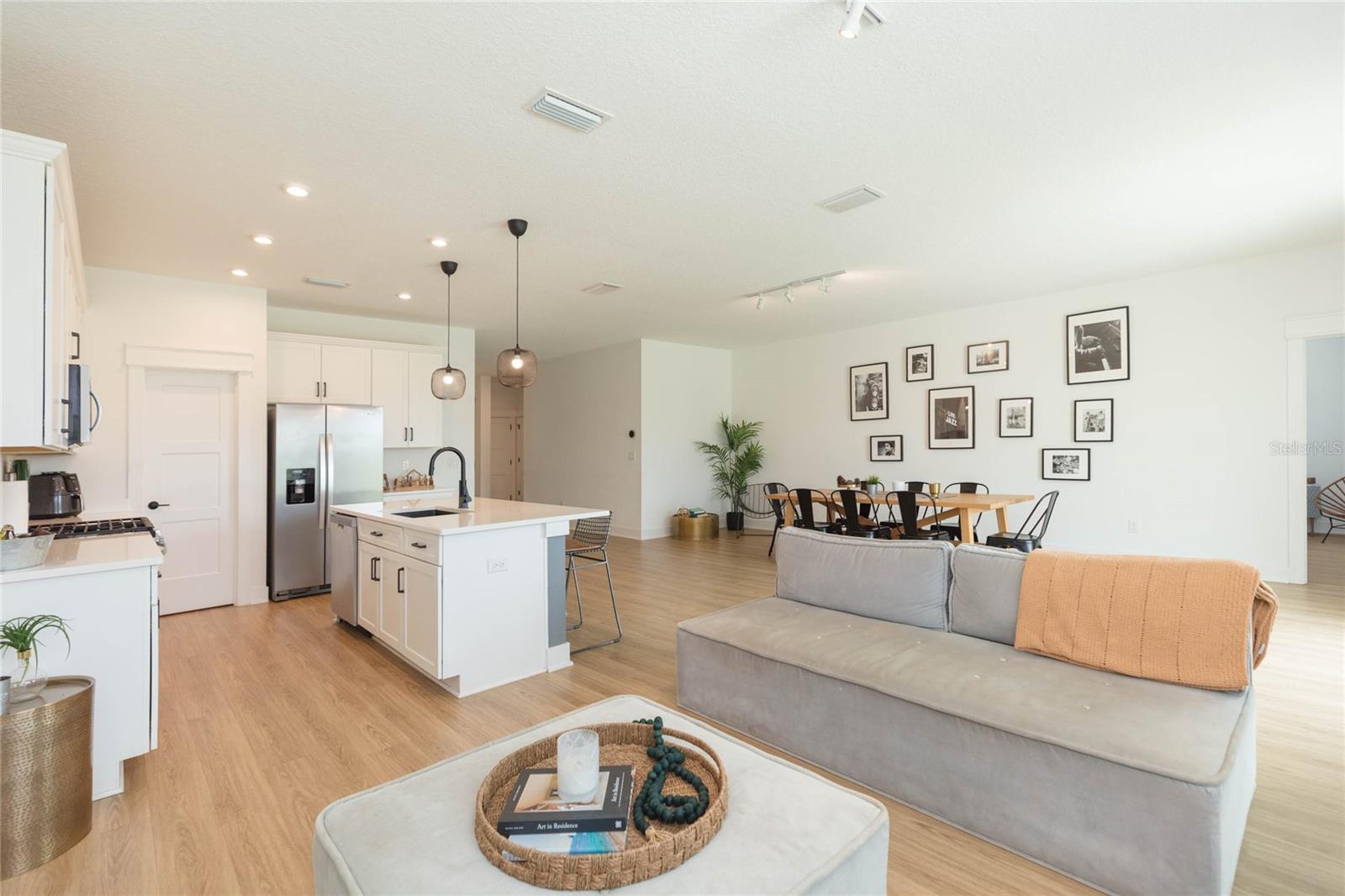 7122 ESTERO CT