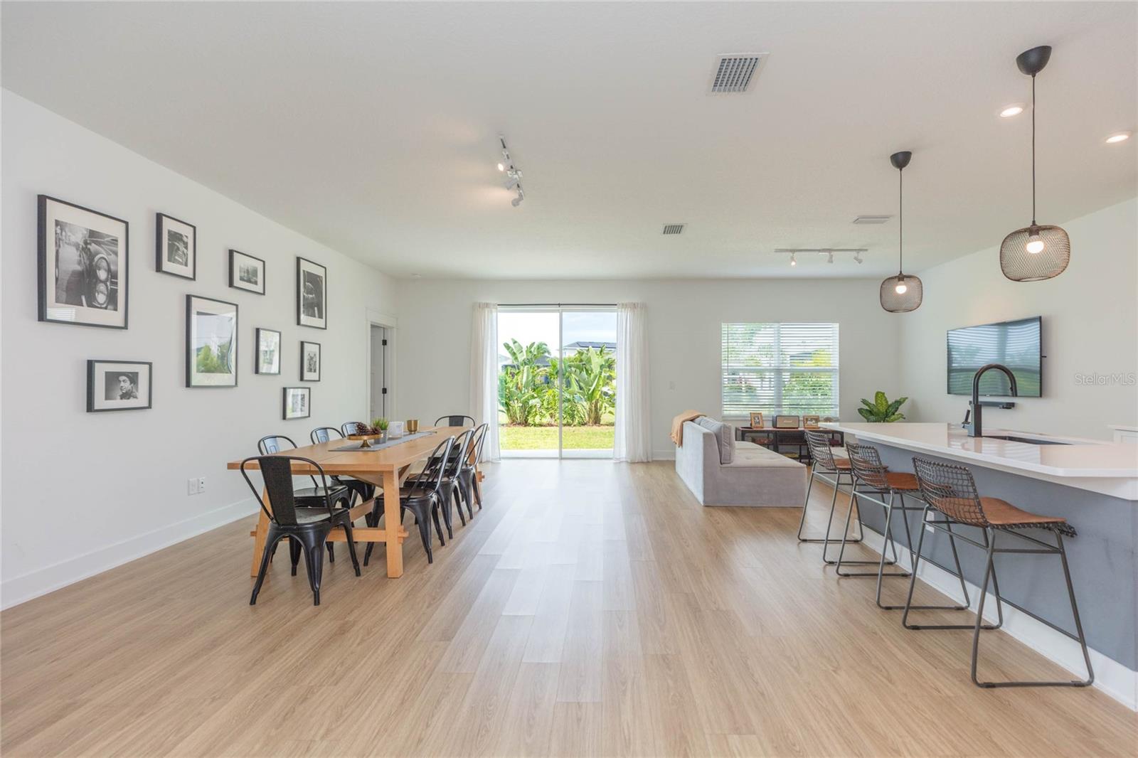 7122 ESTERO CT