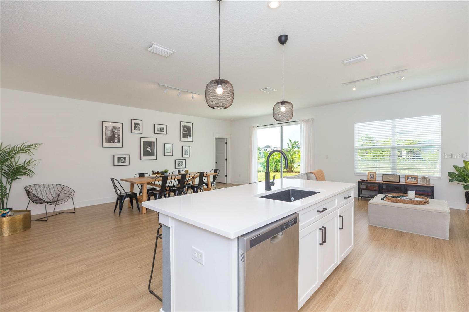 7122 ESTERO CT